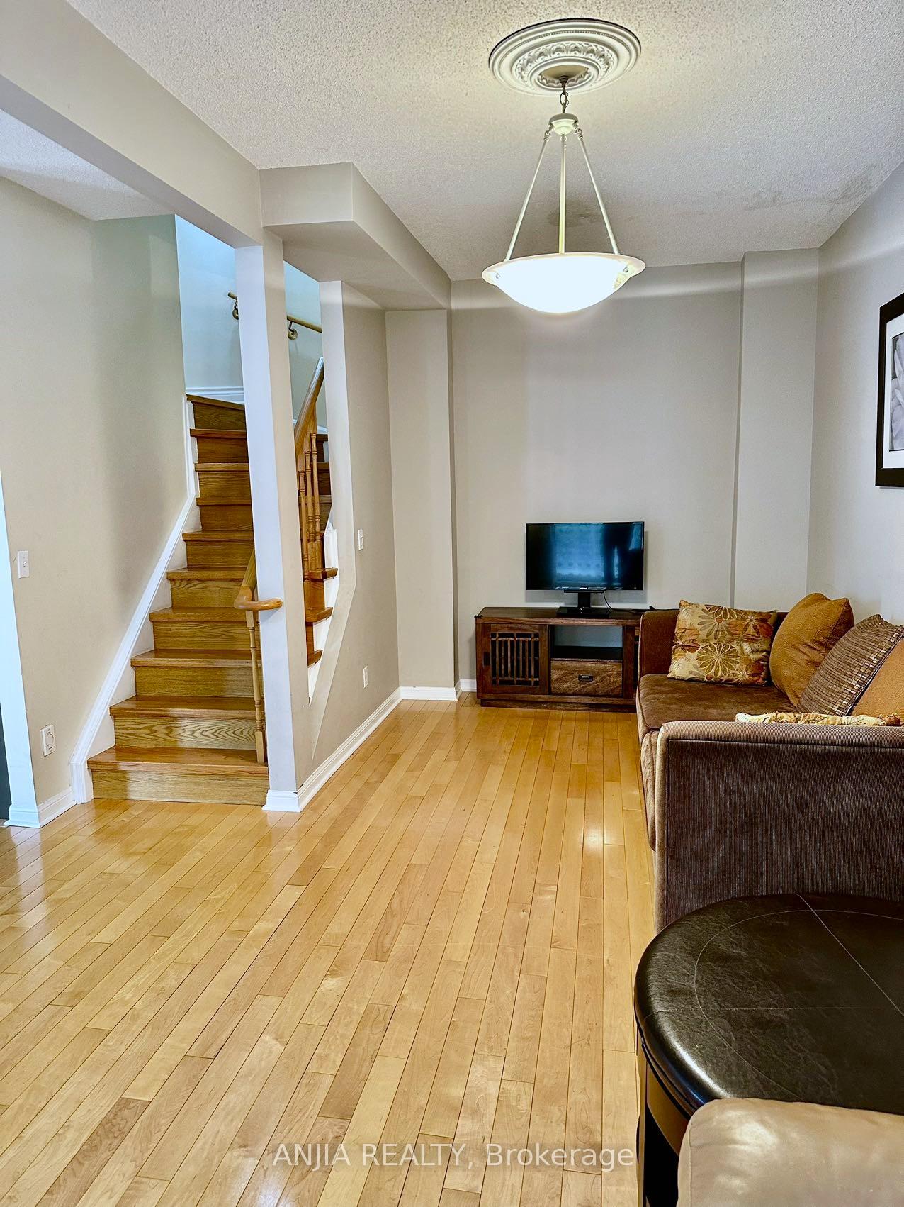Photo 2 of Unit 5, 16 St Moritz Way, Markham, Unionville — HOMEH