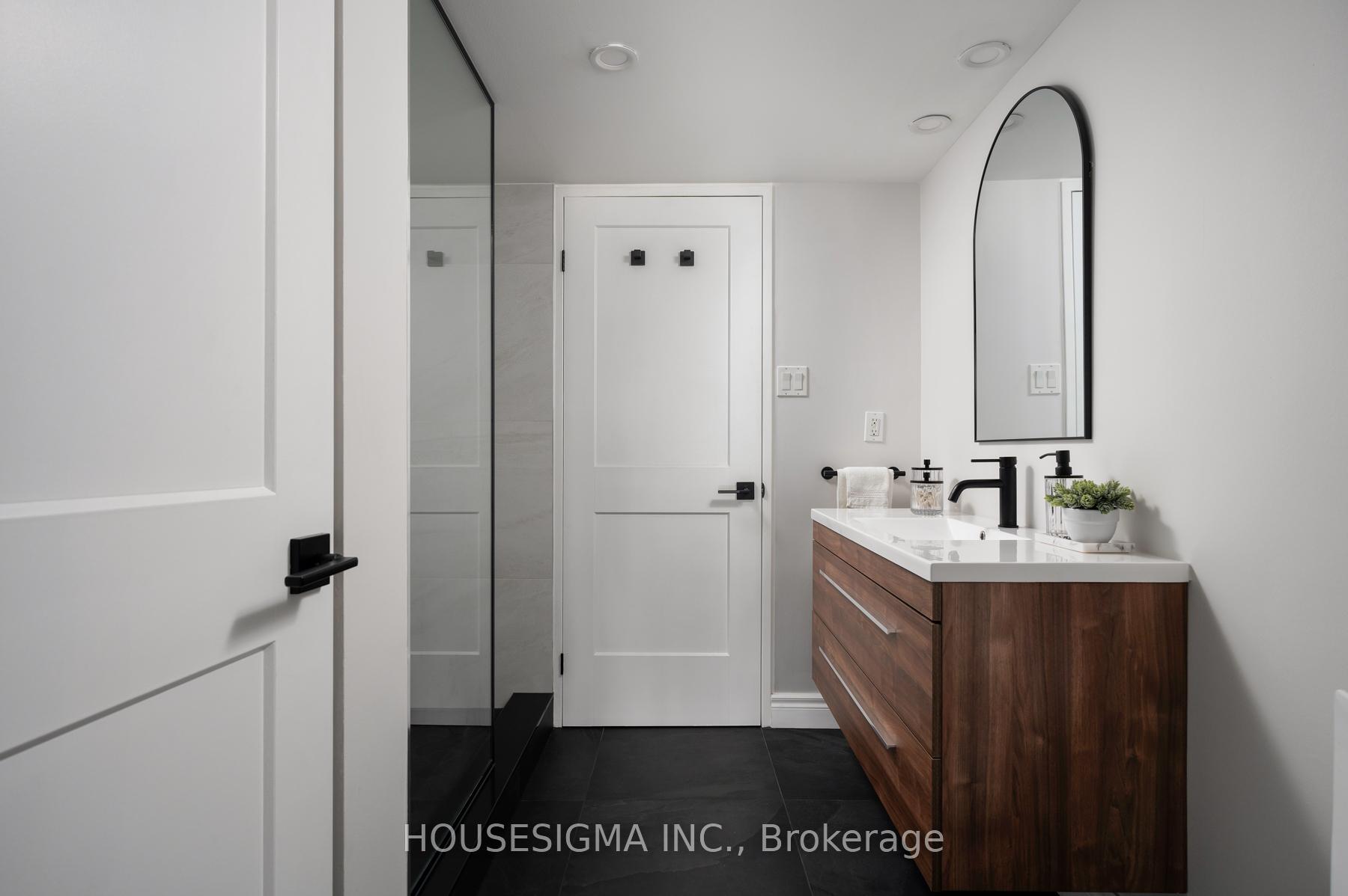 Photo 12 of Unit 827, 65 Scadding Avenue, Toronto, Waterfront Communities — HOMEH