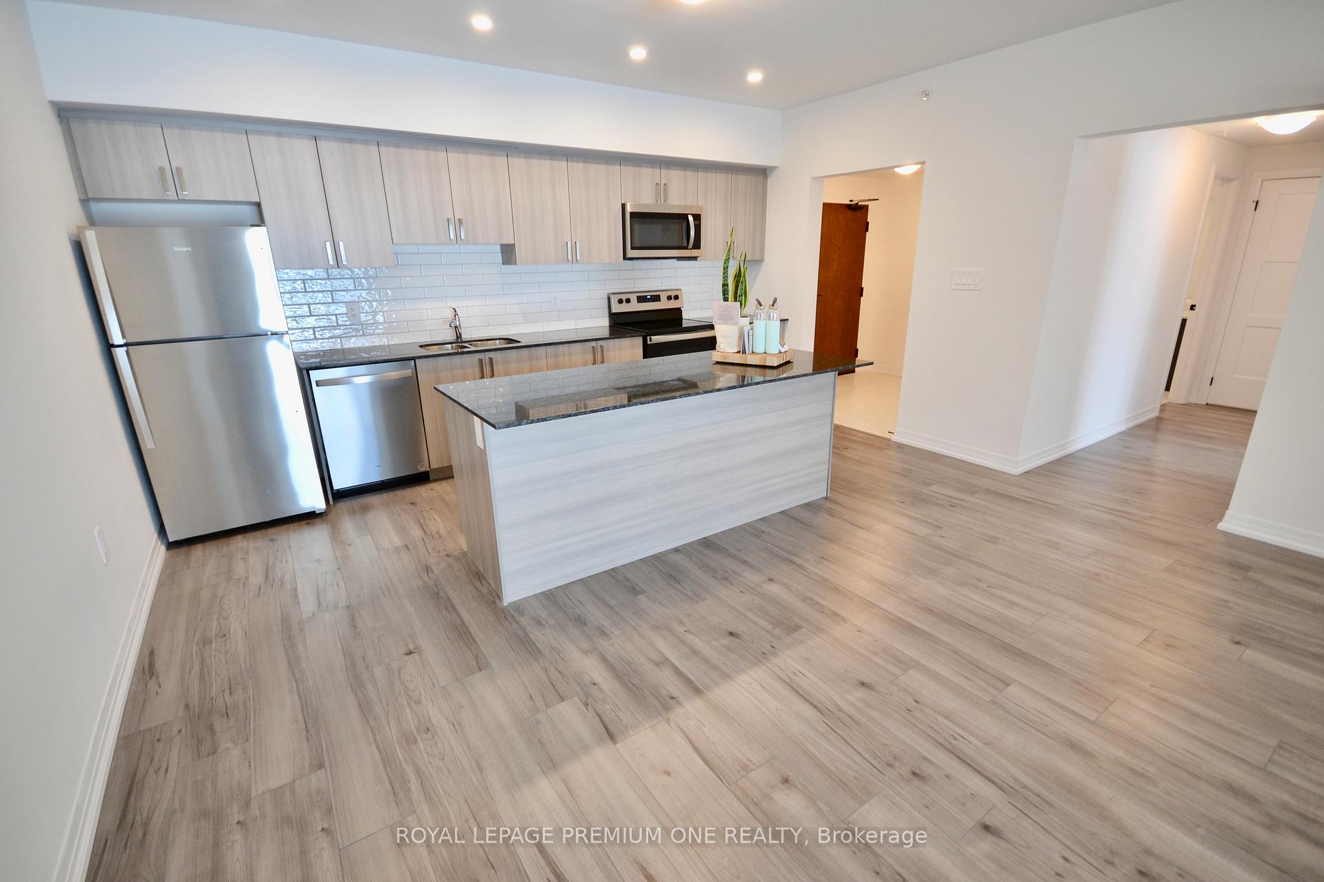 Photo 14 of Unit 512, 15 Kneeshaw Drive, Barrie, Rural Barrie Southeast — HOMEH