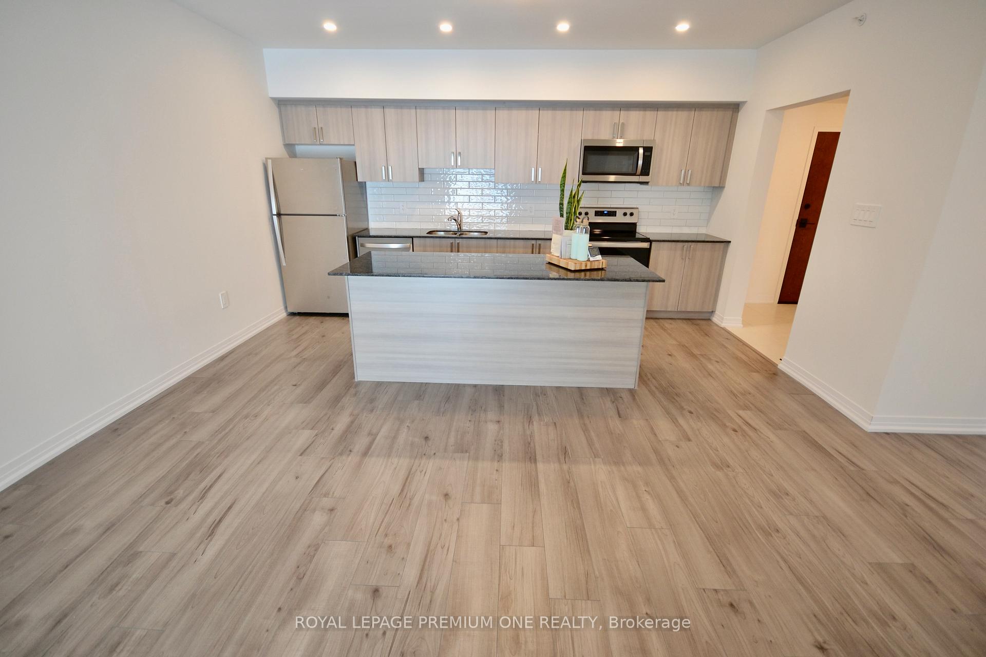 Photo 16 of Unit 512, 15 Kneeshaw Drive, Barrie, Rural Barrie Southeast — HOMEH