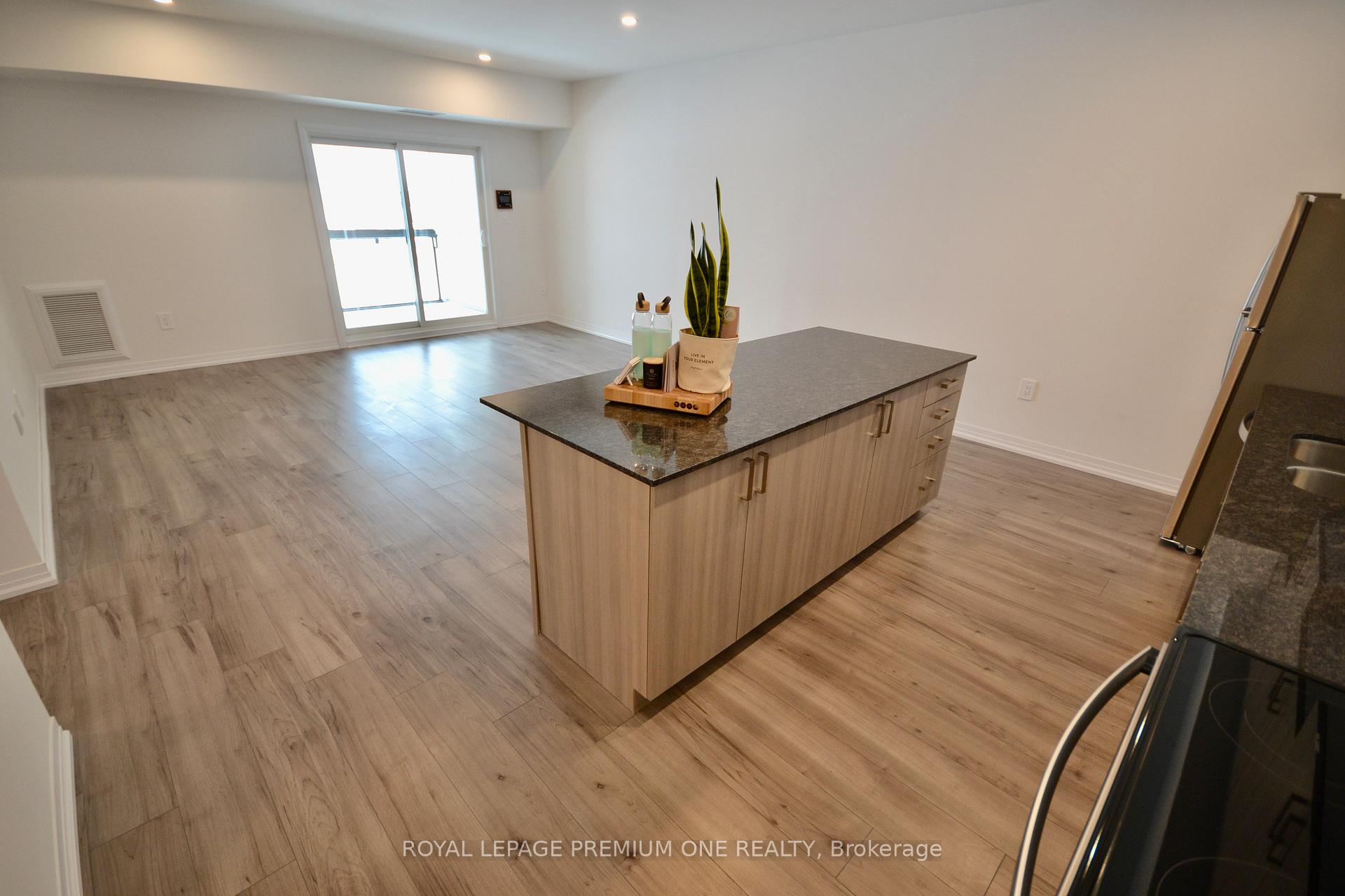 Photo 17 of Unit 512, 15 Kneeshaw Drive, Barrie, Rural Barrie Southeast — HOMEH