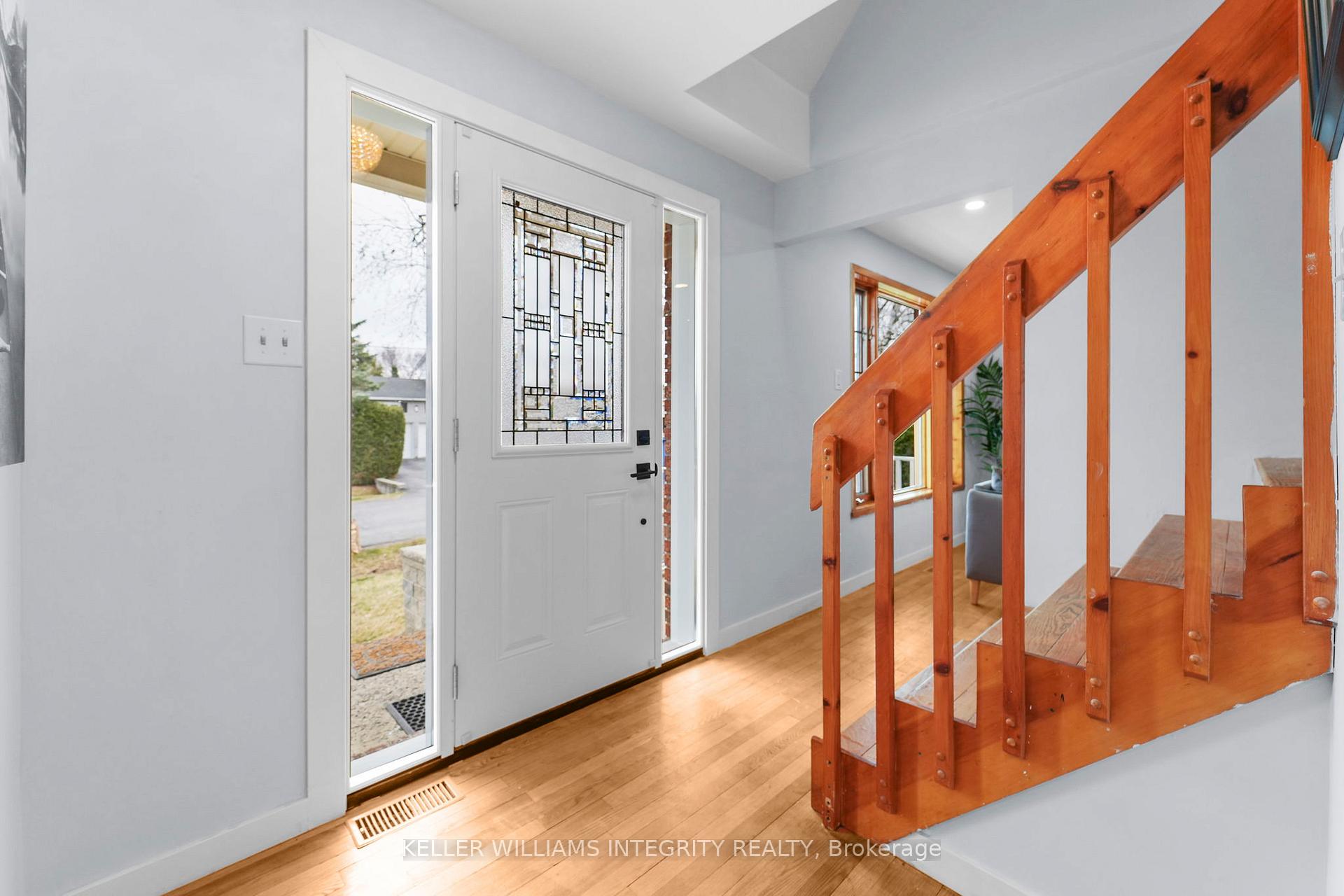 Photo 3 of 44 Poole Creek Crescent, Ottawa, Fringewood — HOMEH