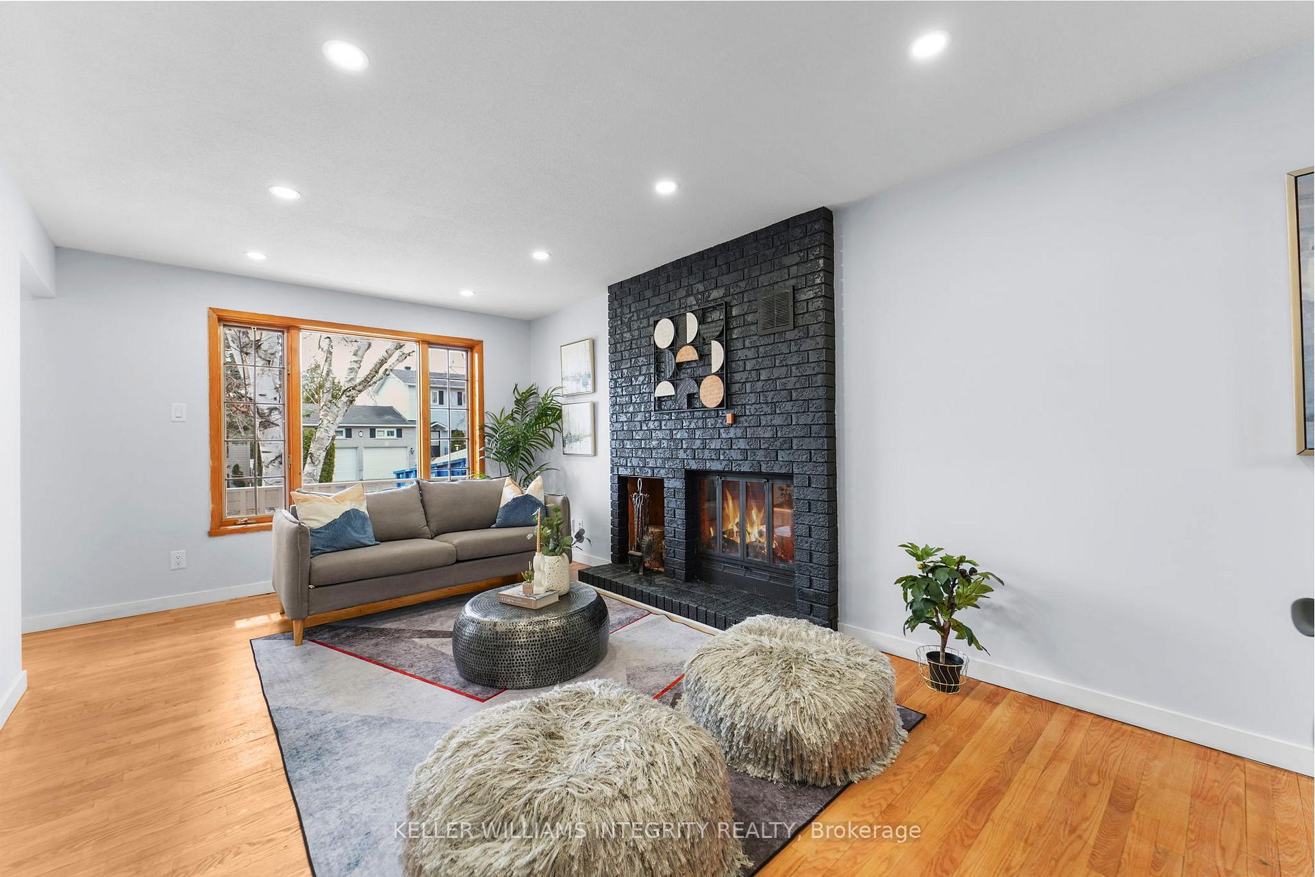 Photo 5 of 44 Poole Creek Crescent, Ottawa, Fringewood — HOMEH