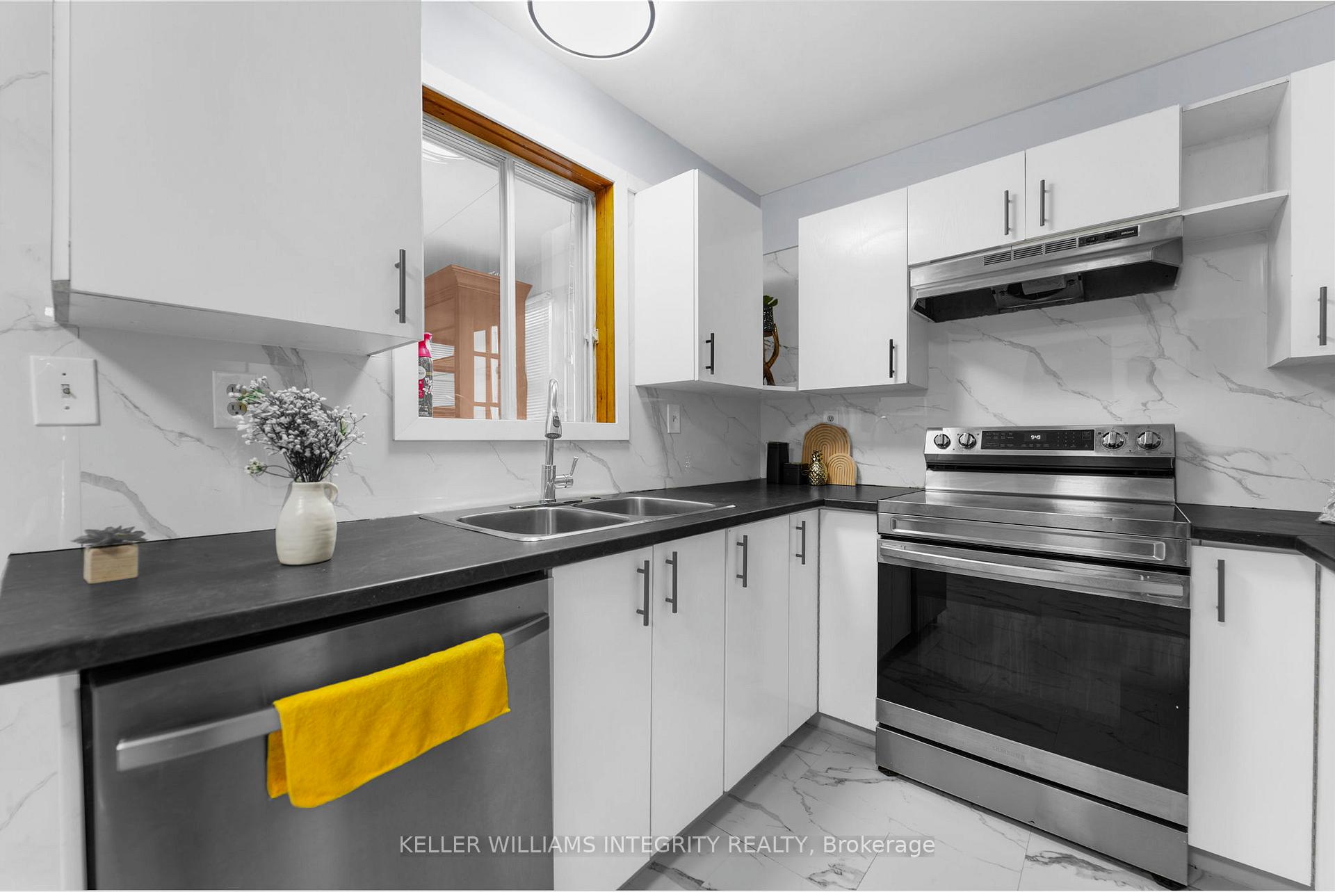 Photo 11 of 44 Poole Creek Crescent, Ottawa, Fringewood — HOMEH