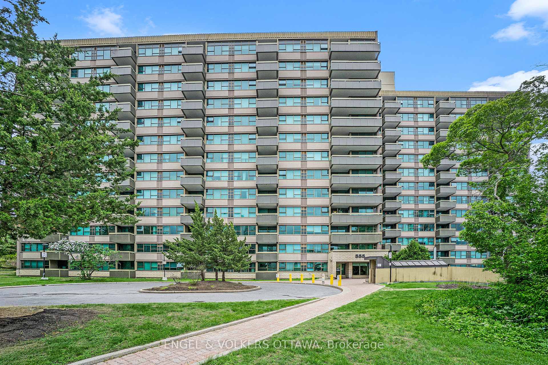 Front of Unit 1112, 555 Brittany Drive