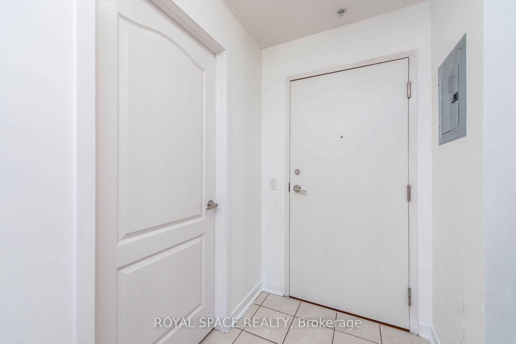 Photo 3 of Unit 1212, 8 Dayspring Circle, Brampton, Goreway Drive Corridor — HOMEH