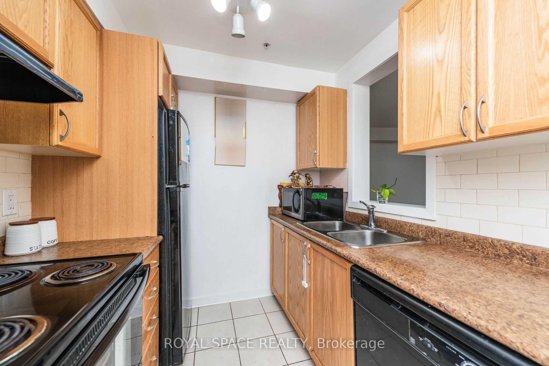 Photo 14 of Unit 1212, 8 Dayspring Circle, Brampton, Goreway Drive Corridor — HOMEH