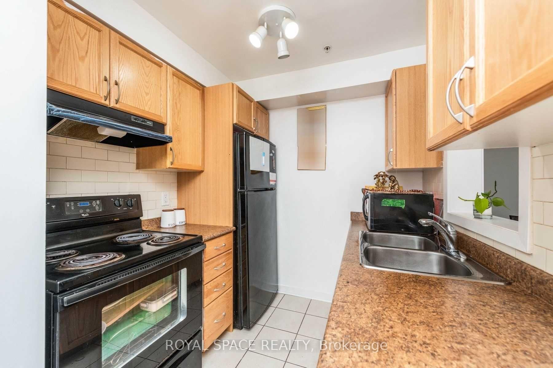 Photo 15 of Unit 1212, 8 Dayspring Circle, Brampton, Goreway Drive Corridor — HOMEH