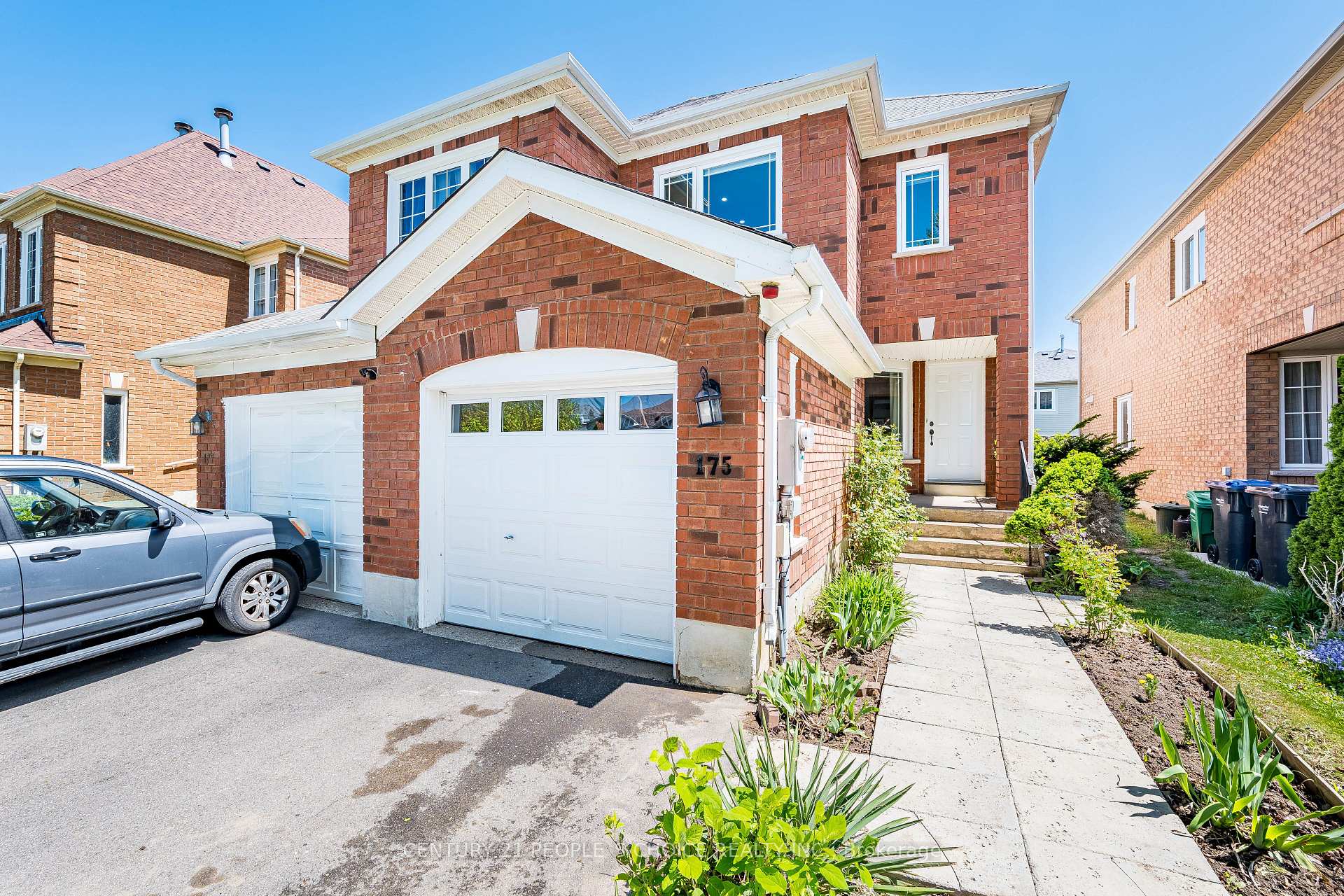 Front of 175 Fernforest Drive