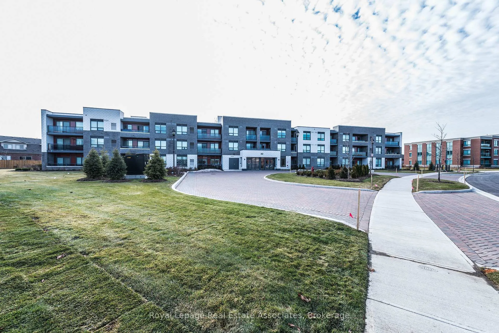 Photo 1 of Unit 304, 40 Via Rosedale Way, Brampton, Sandringham-Wellington — HOMEH