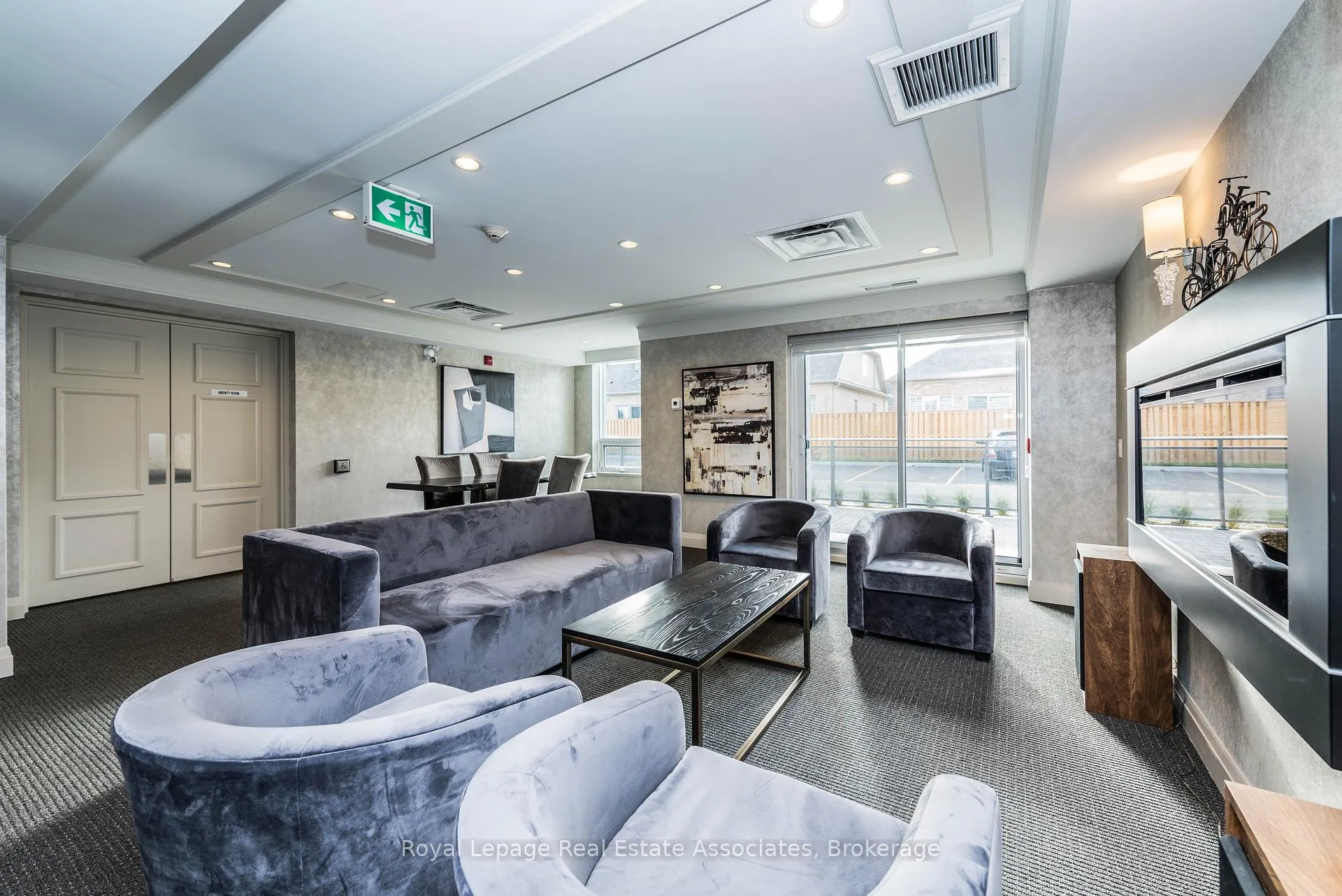 Photo 3 of Unit 304, 40 Via Rosedale Way, Brampton, Sandringham-Wellington — HOMEH