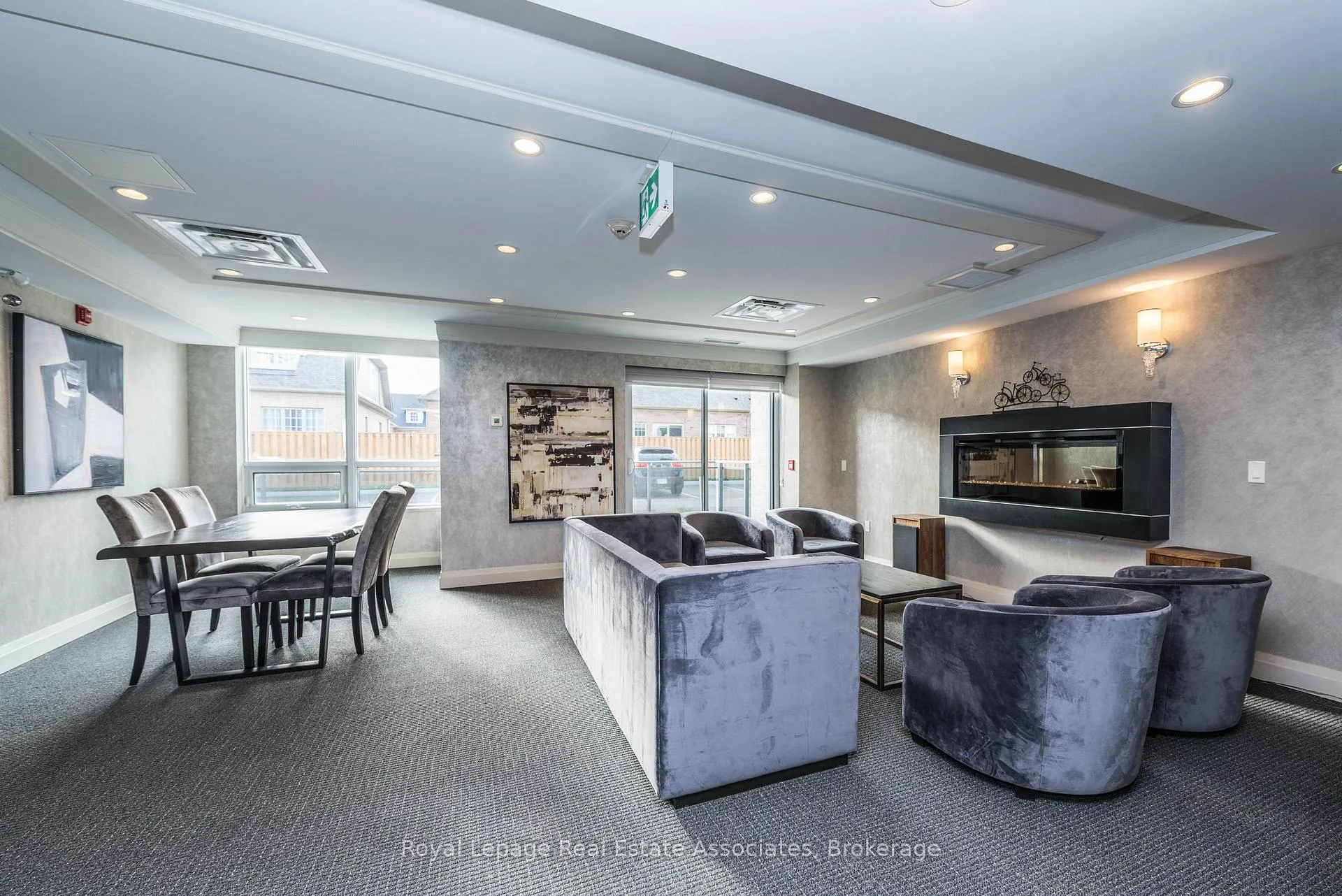 Photo 4 of Unit 304, 40 Via Rosedale Way, Brampton, Sandringham-Wellington — HOMEH