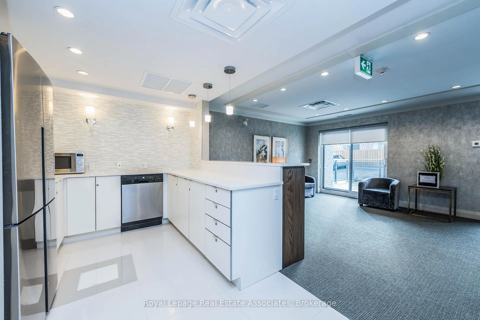 Photo 6 of Unit 304, 40 Via Rosedale Way, Brampton, Sandringham-Wellington — HOMEH