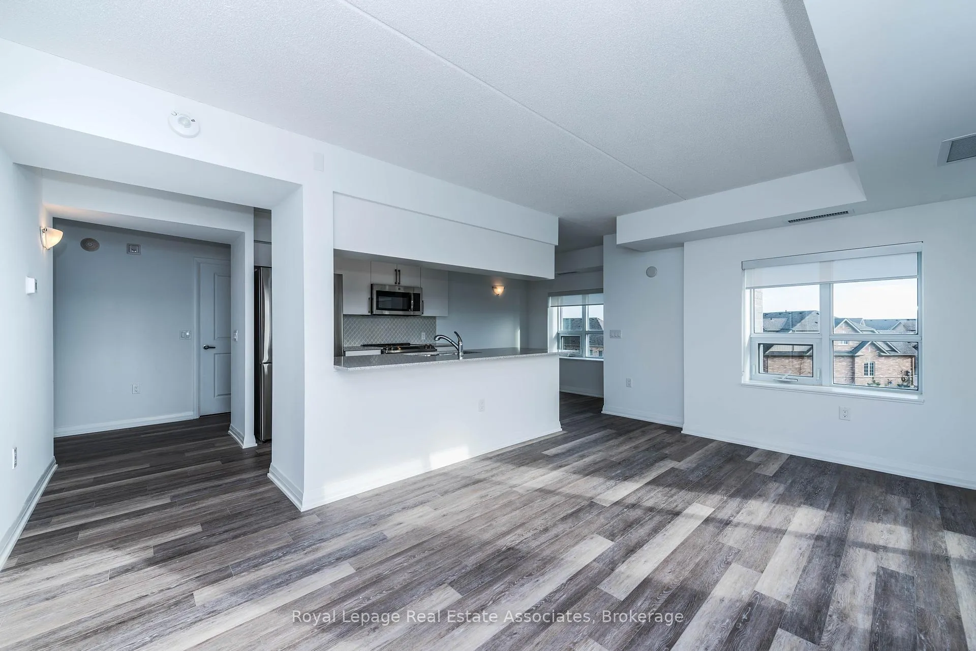 Photo 10 of Unit 304, 40 Via Rosedale Way, Brampton, Sandringham-Wellington — HOMEH