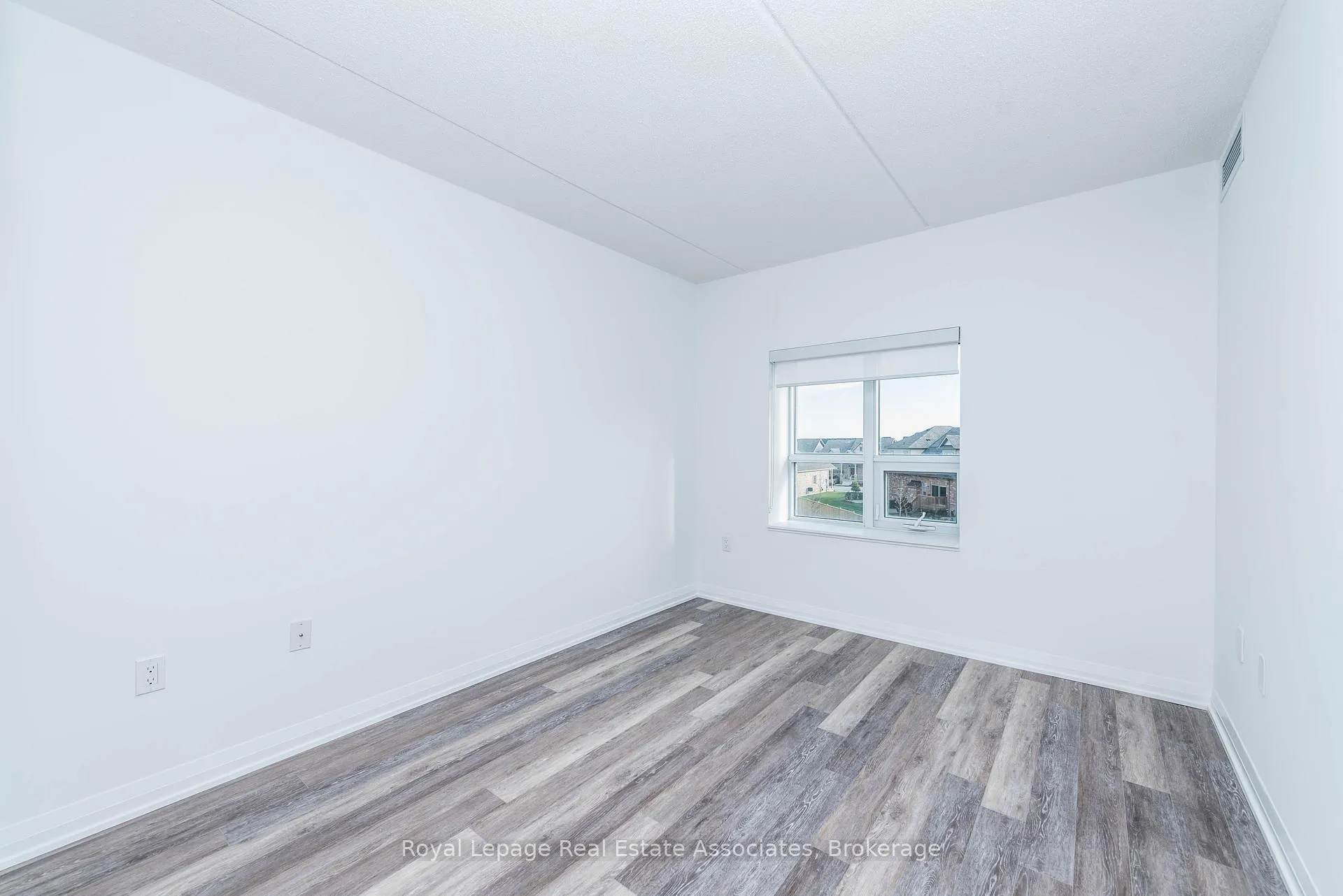 Photo 18 of Unit 304, 40 Via Rosedale Way, Brampton, Sandringham-Wellington — HOMEH