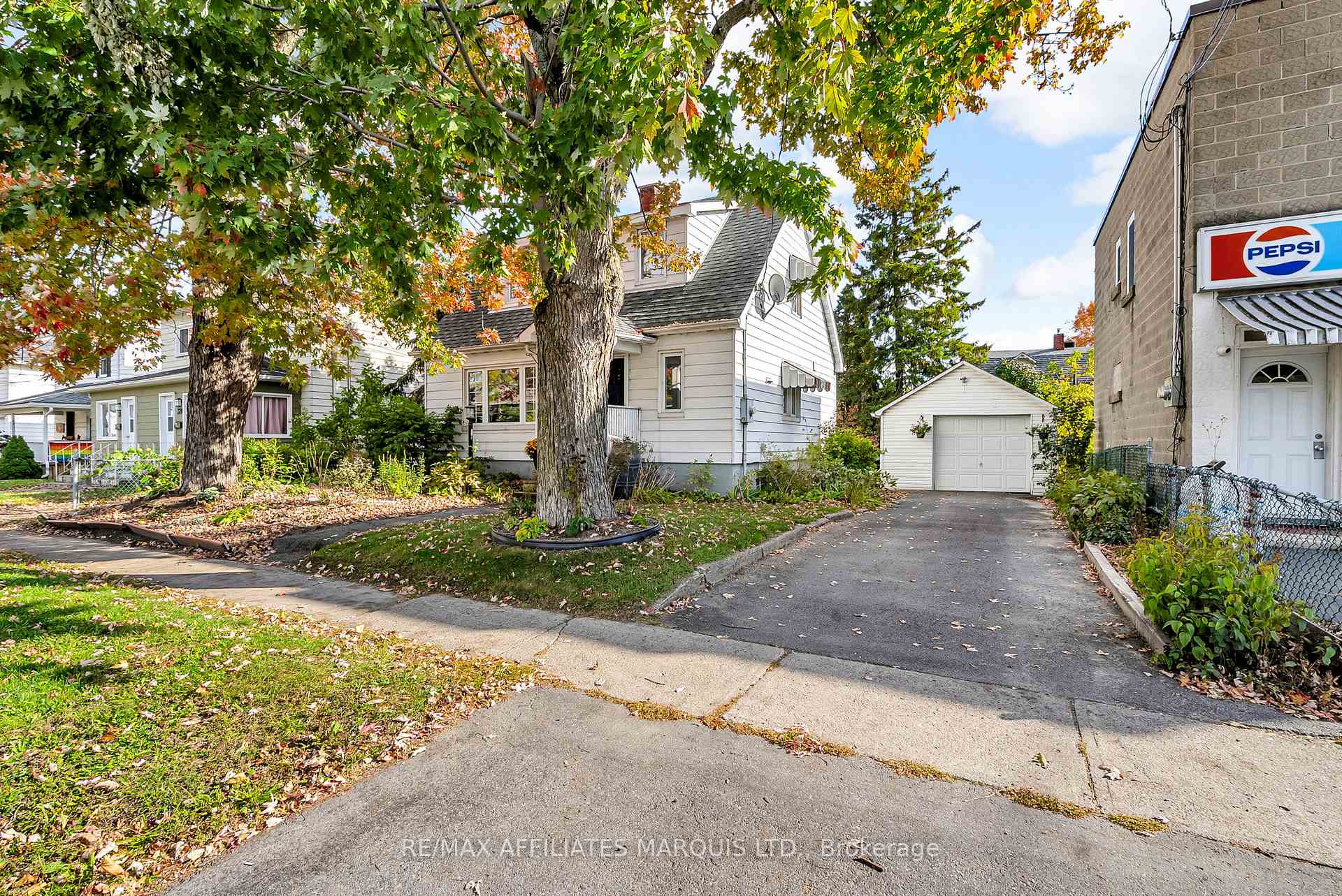 Photo 2 of 330 Fourth Street W, Cornwall — HOMEH