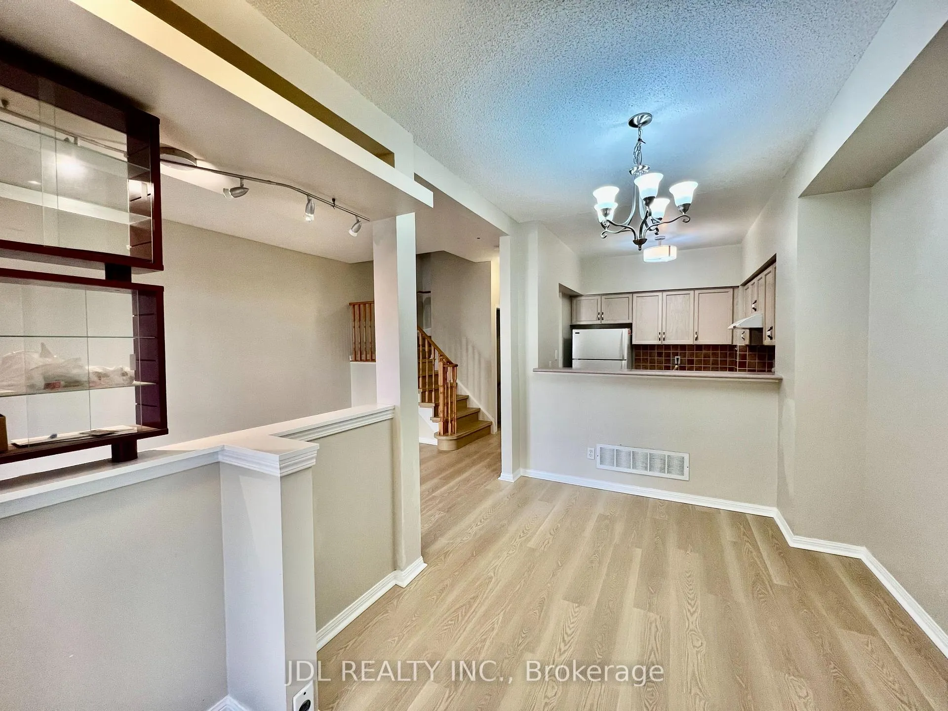 Photo 3 of Unit 26, 10 Cox Boulevard, Markham, Unionville — HOMEH