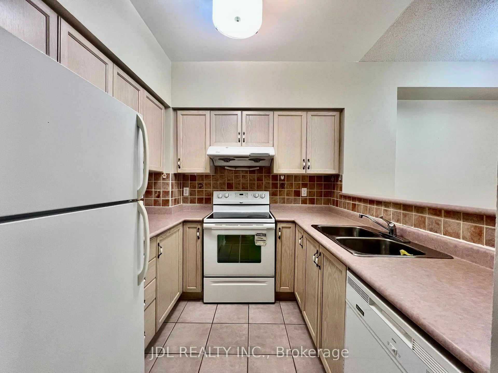 Photo 8 of Unit 26, 10 Cox Boulevard, Markham, Unionville — HOMEH
