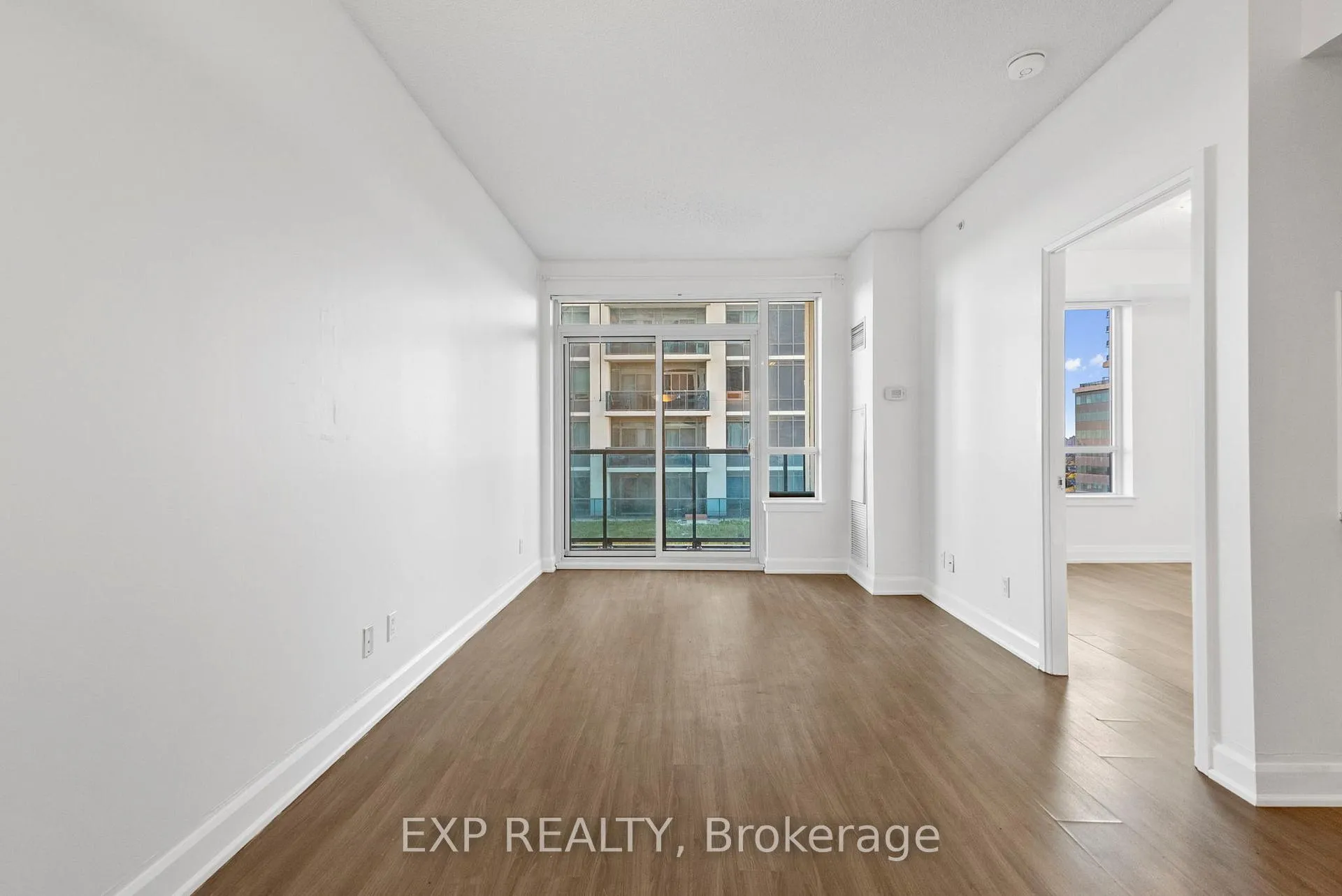 Photo 3 of Unit 1011, 7167 Yonge Street, Markham, Grandview — HOMEH