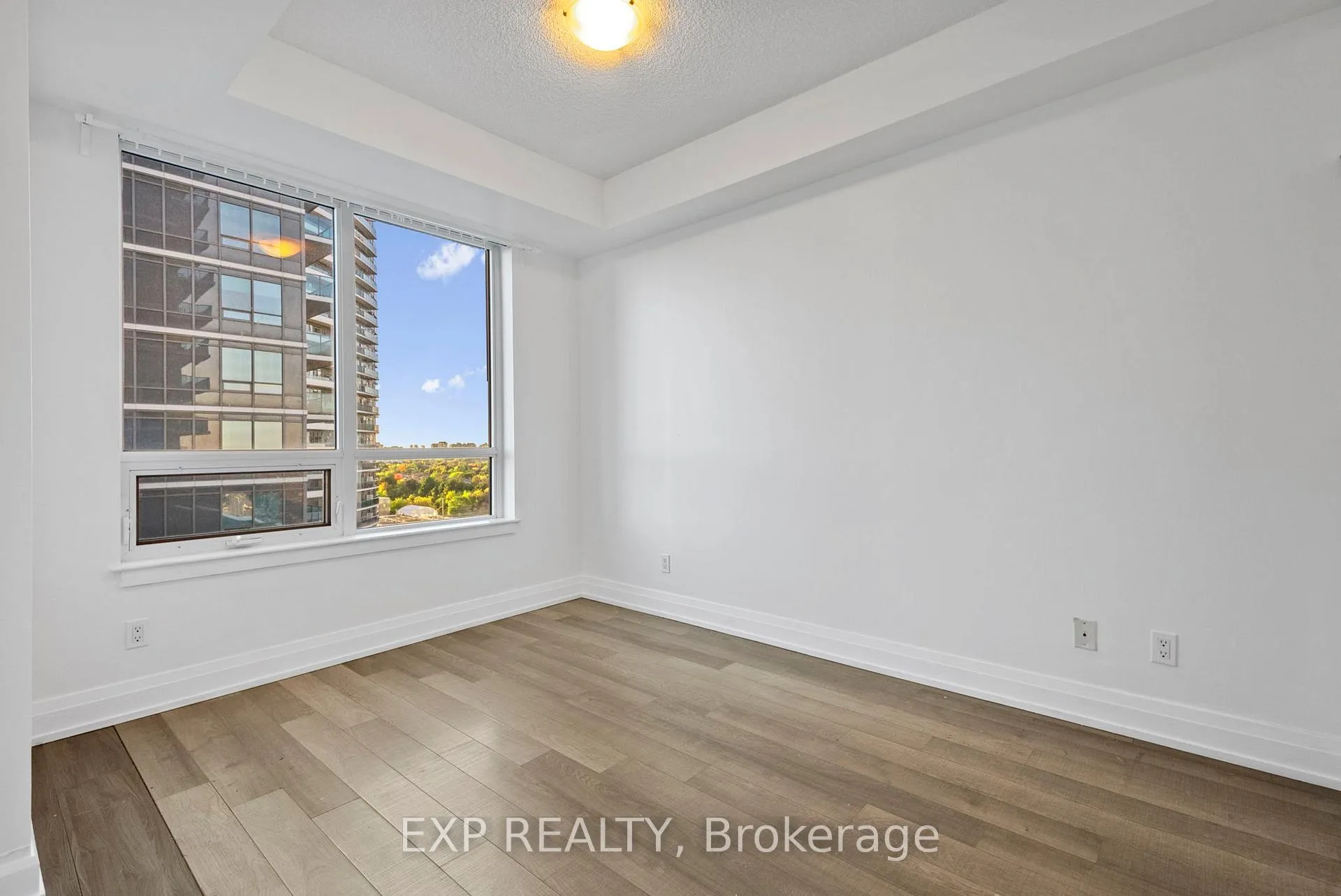 Photo 14 of Unit 1011, 7167 Yonge Street, Markham, Grandview — HOMEH