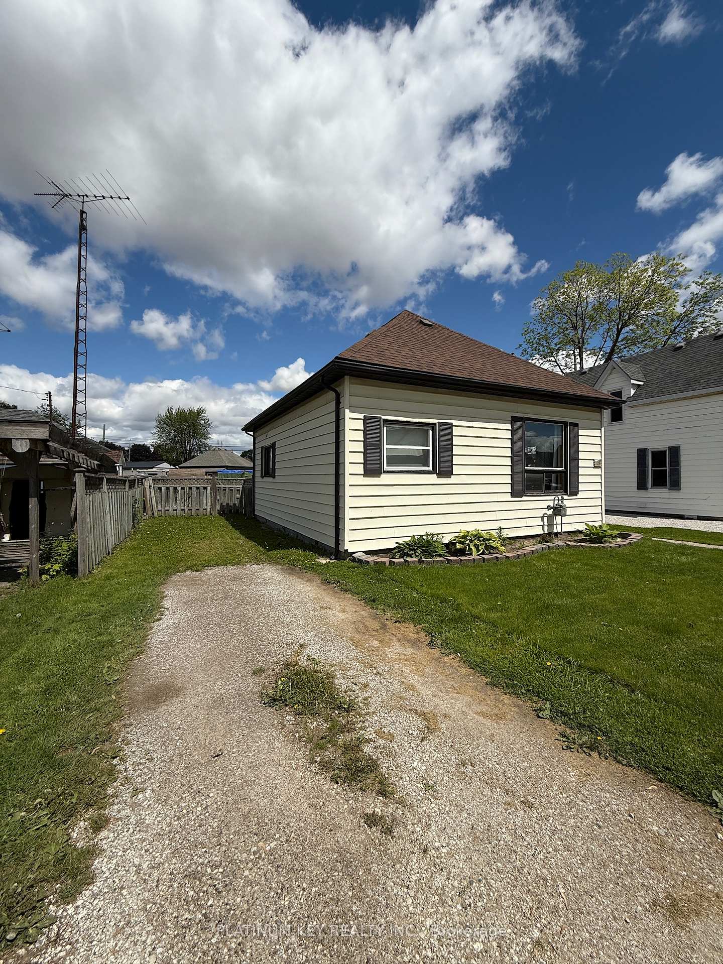 Photo 2 of 120 Blake Street, Chatham-Kent, Wallaceburg — HOMEH