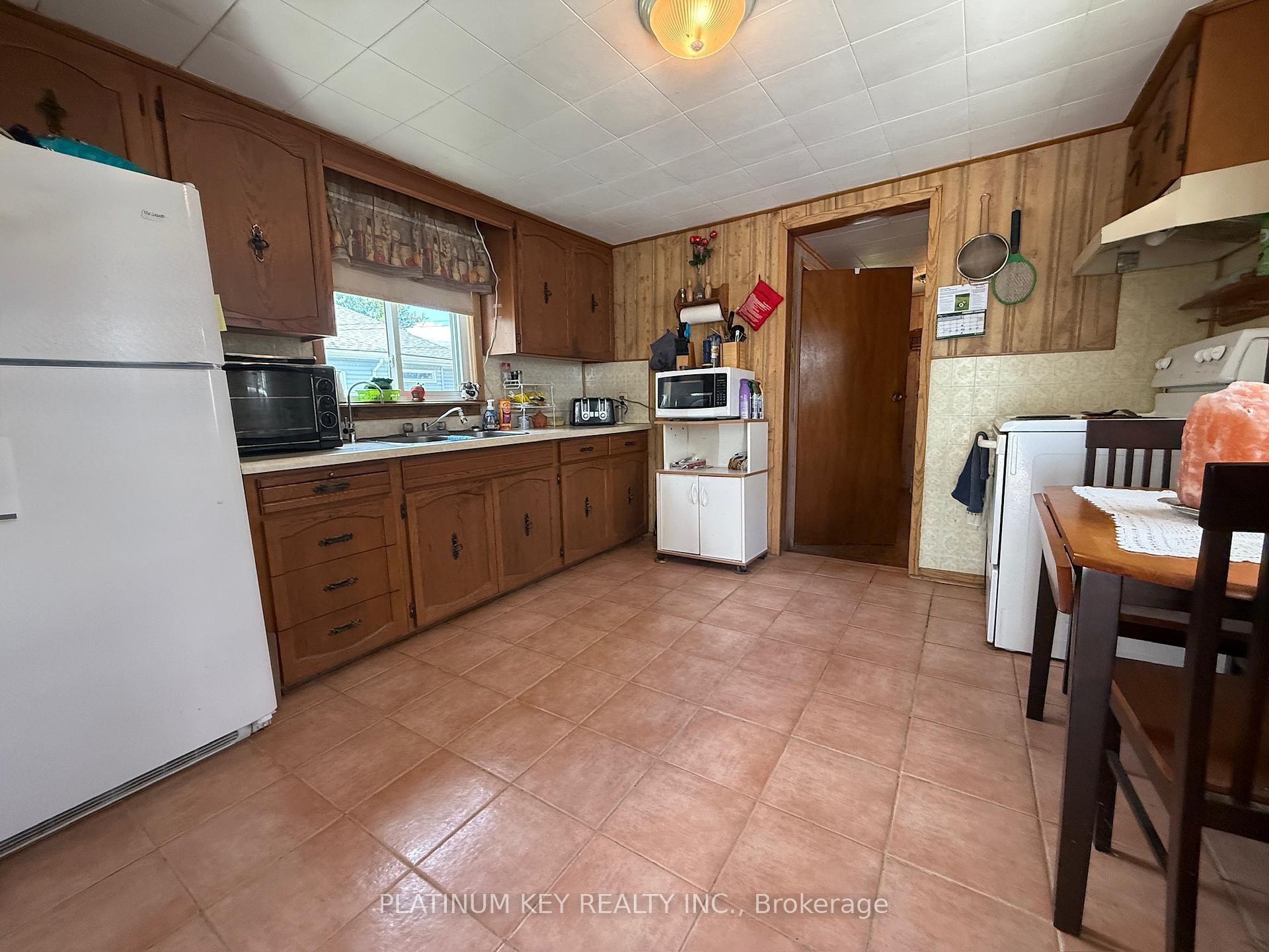 Photo 3 of 120 Blake Street, Chatham-Kent, Wallaceburg — HOMEH