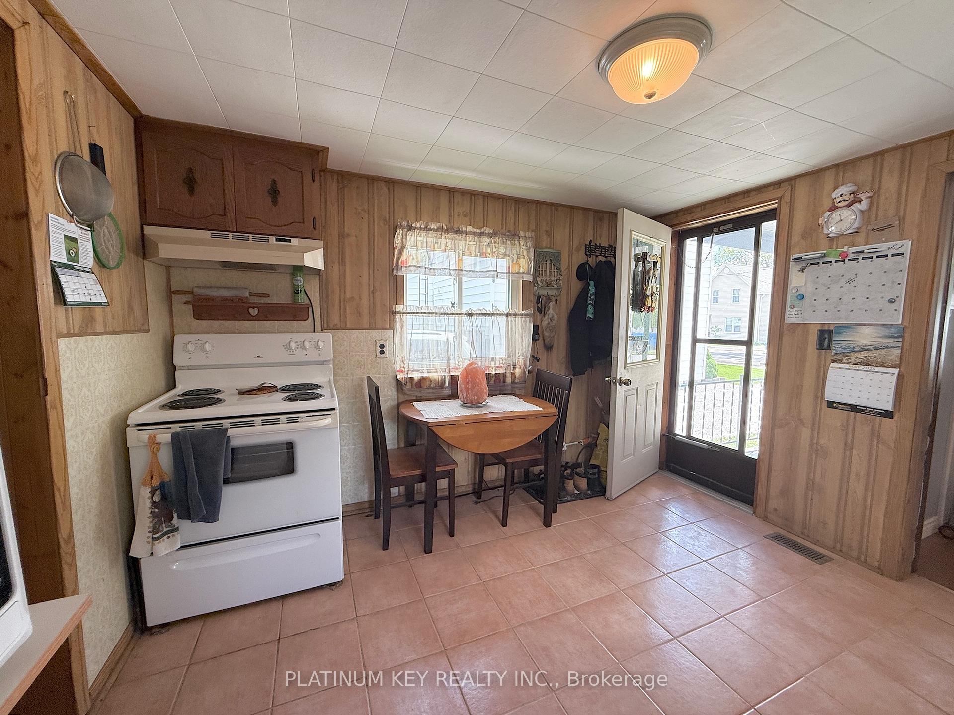 Photo 4 of 120 Blake Street, Chatham-Kent, Wallaceburg — HOMEH