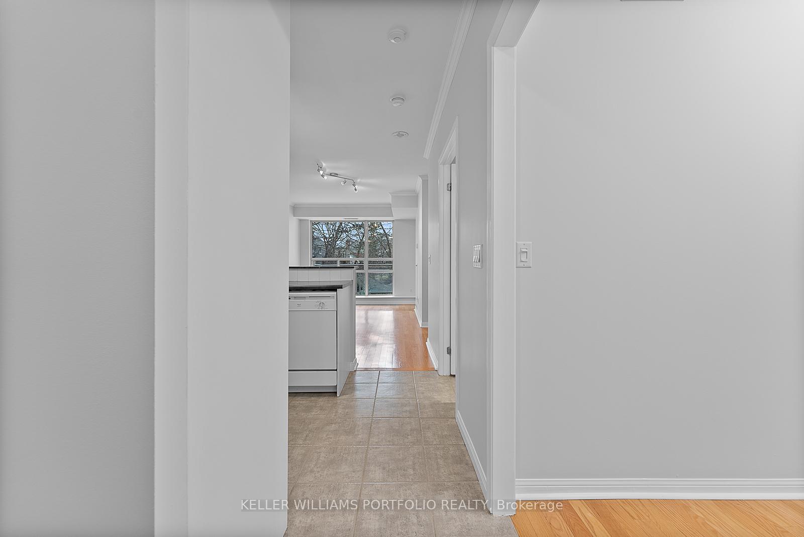 Photo 2 of Unit 410, 1801 Bayview Avenue, Toronto, Leaside — HOMEH
