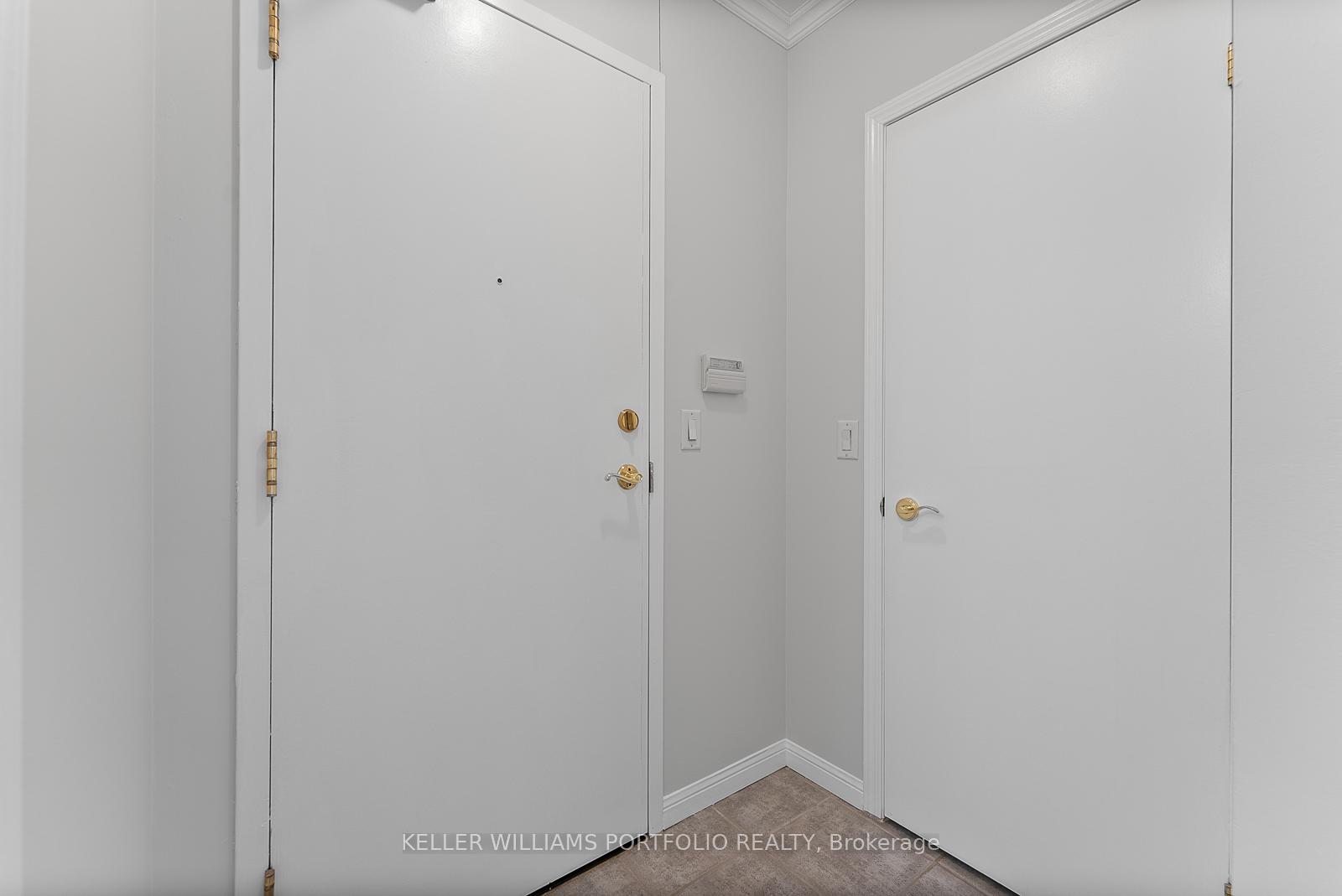 Photo 3 of Unit 410, 1801 Bayview Avenue, Toronto, Leaside — HOMEH