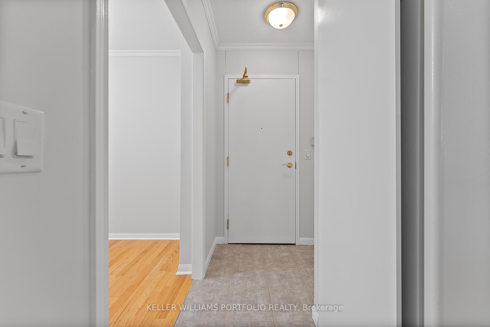 Photo 4 of Unit 410, 1801 Bayview Avenue, Toronto, Leaside — HOMEH