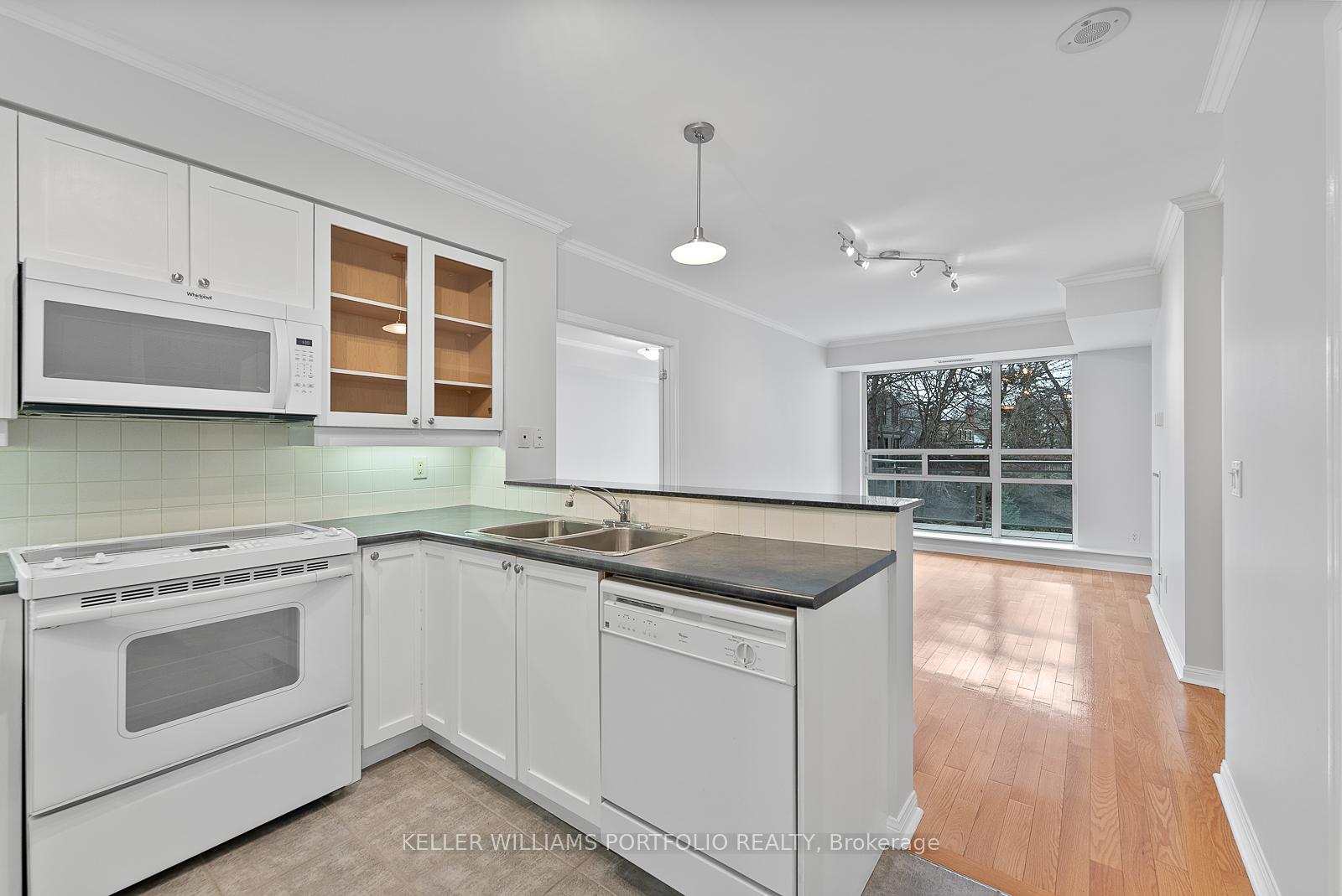 Photo 5 of Unit 410, 1801 Bayview Avenue, Toronto, Leaside — HOMEH
