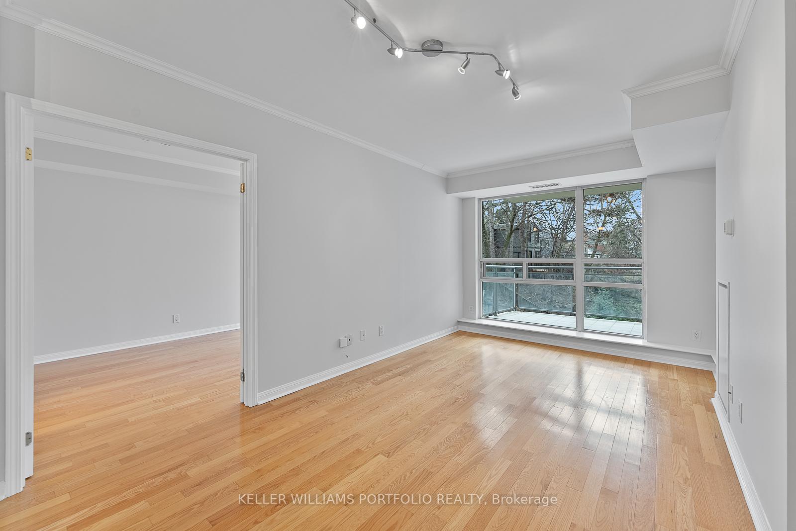 Photo 6 of Unit 410, 1801 Bayview Avenue, Toronto, Leaside — HOMEH