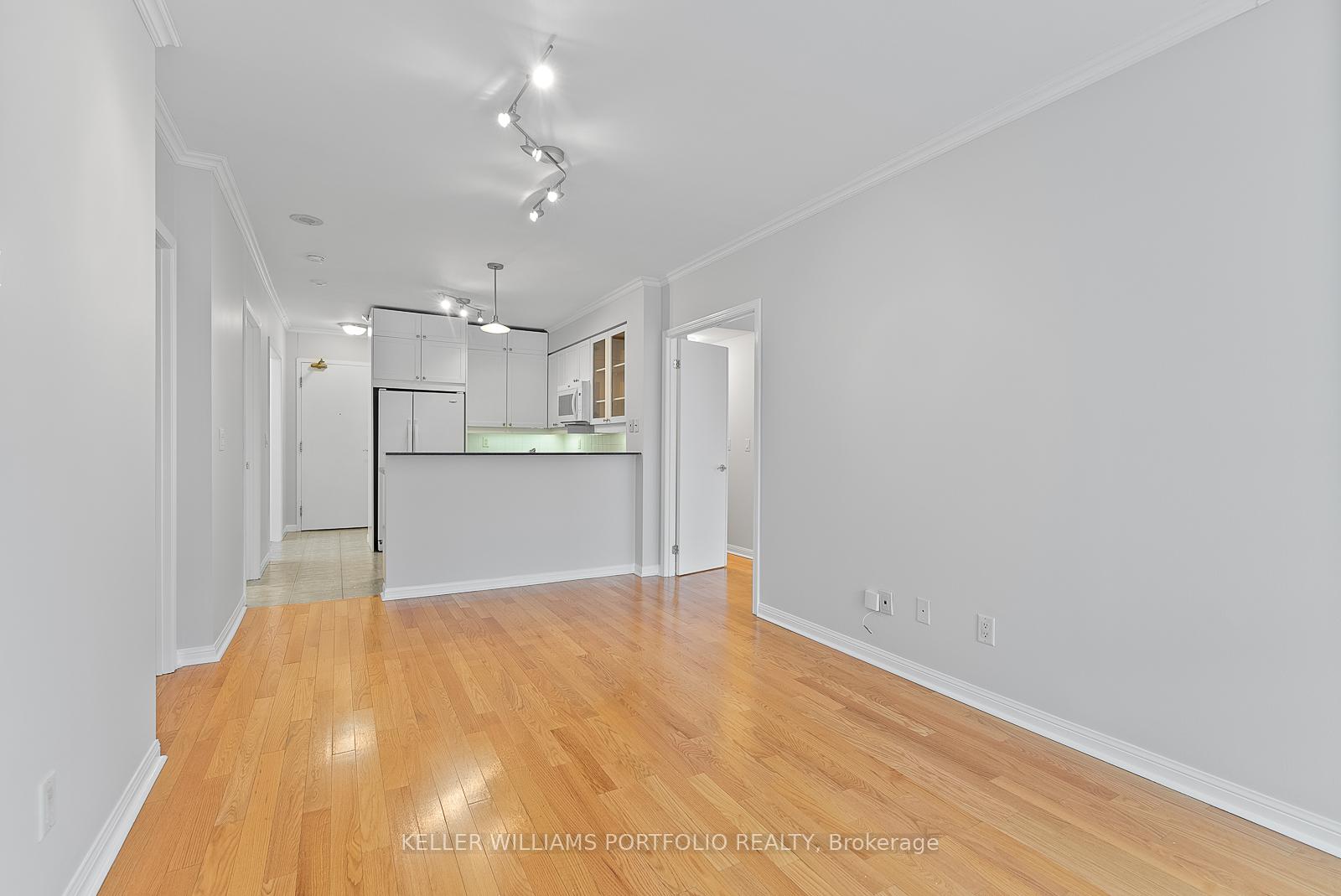 Photo 11 of Unit 410, 1801 Bayview Avenue, Toronto, Leaside — HOMEH