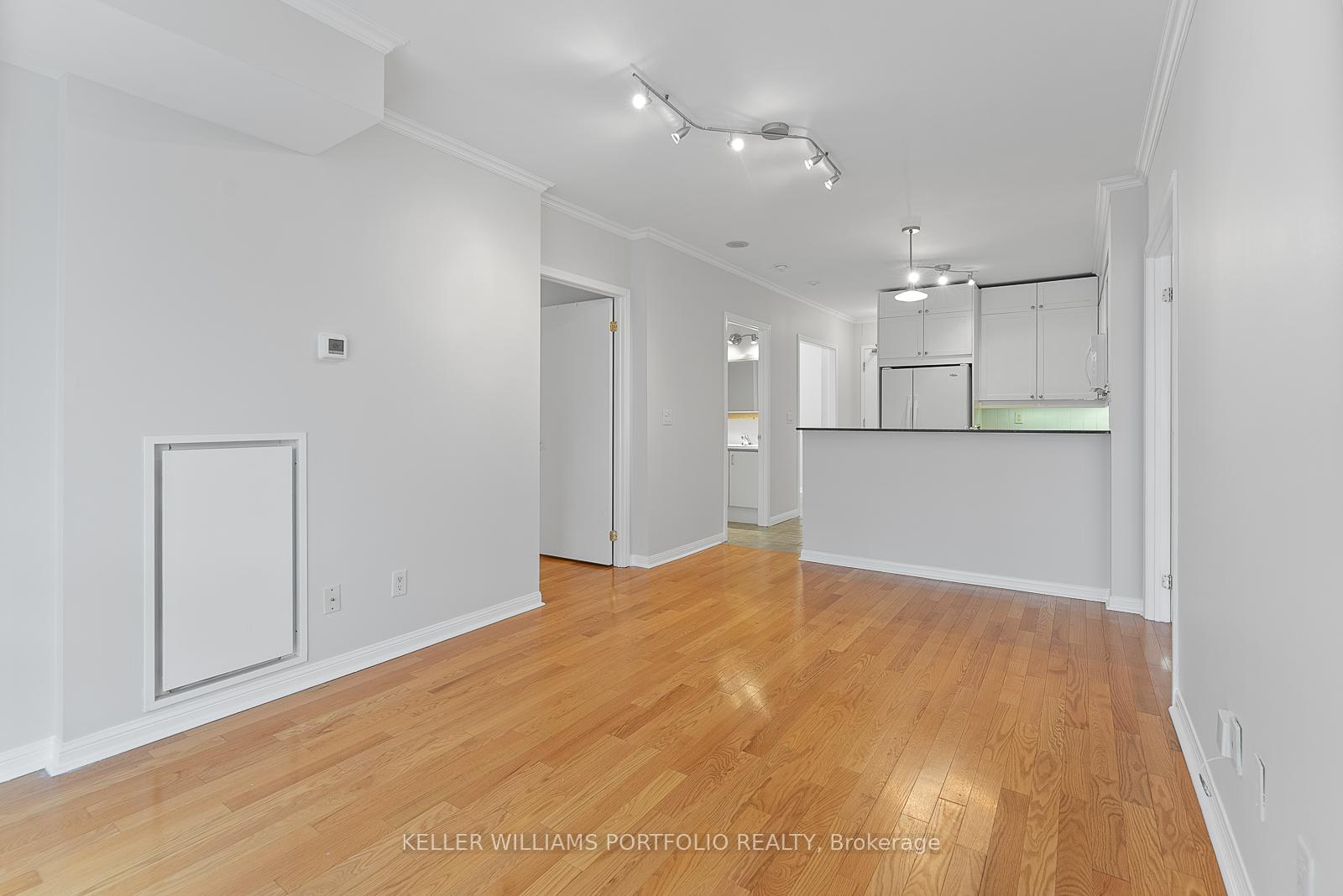 Photo 13 of Unit 410, 1801 Bayview Avenue, Toronto, Leaside — HOMEH