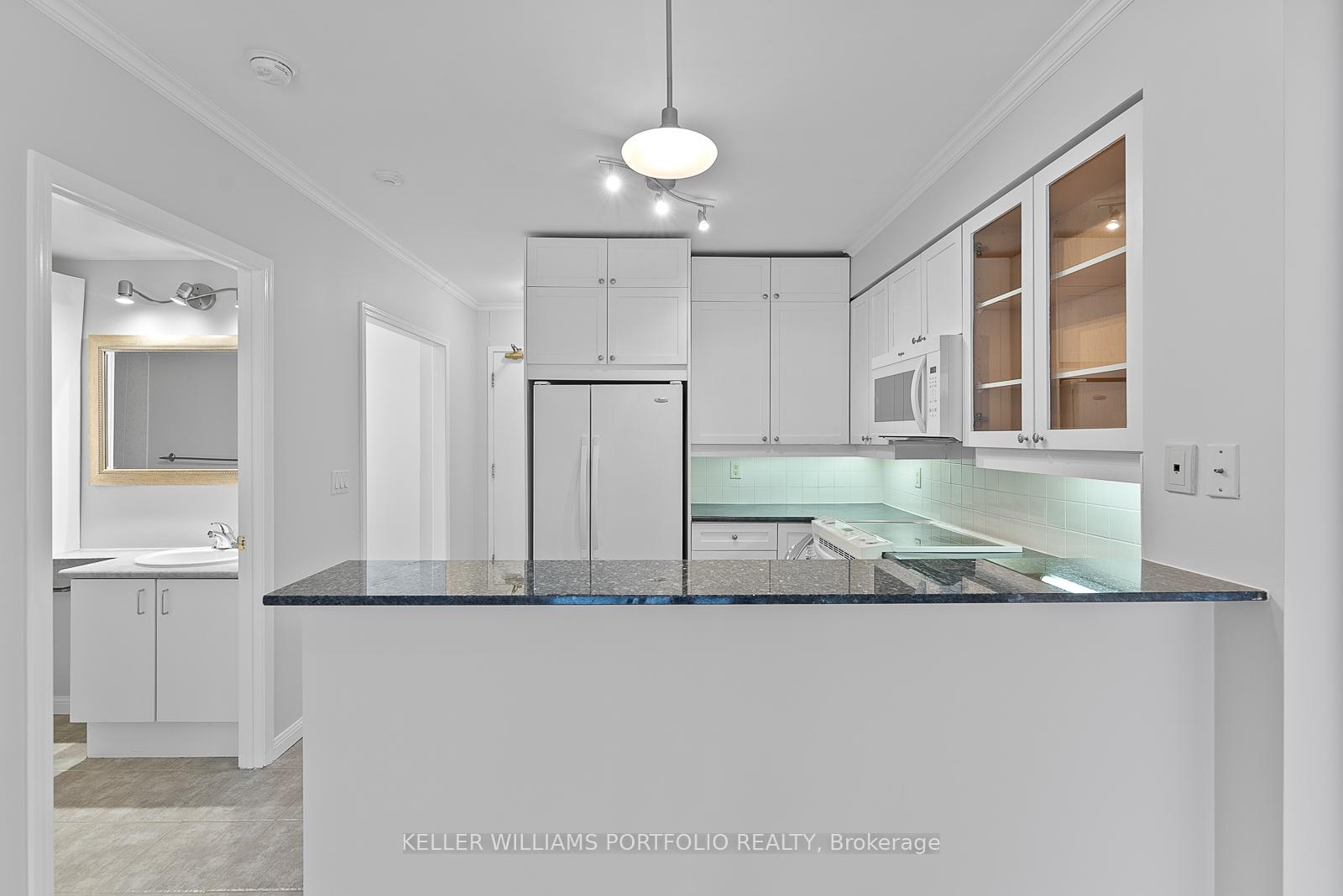 Photo 14 of Unit 410, 1801 Bayview Avenue, Toronto, Leaside — HOMEH