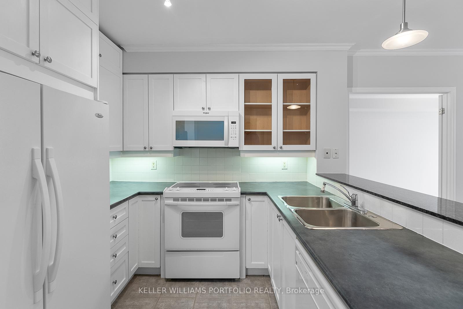 Photo 17 of Unit 410, 1801 Bayview Avenue, Toronto, Leaside — HOMEH