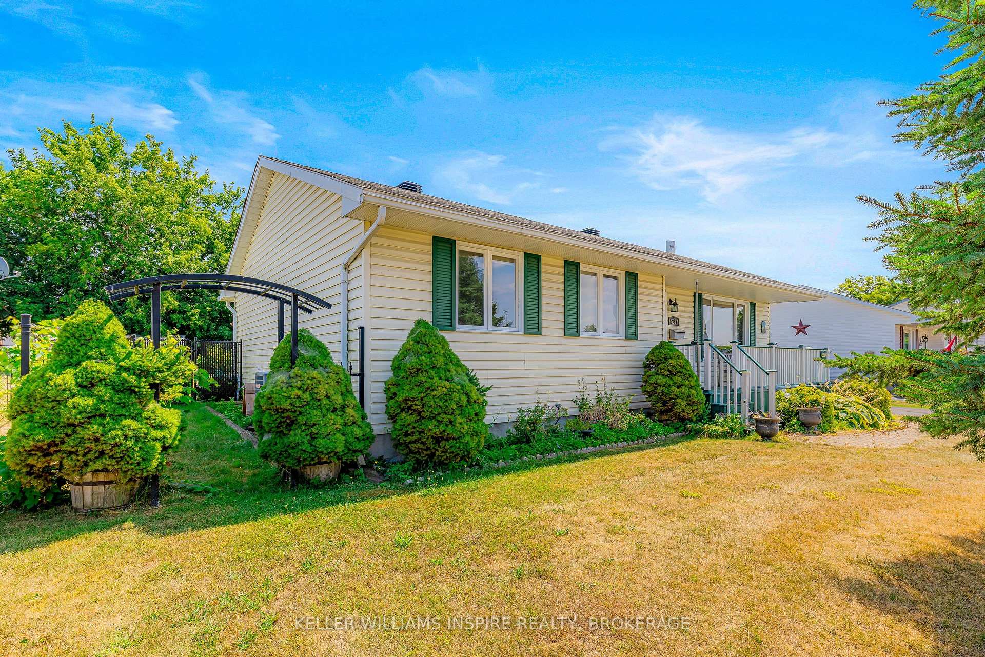 Photo 2 of 5327 Maple Street S, Edwardsburgh/Cardinal, Town of Cardinal — HOMEH