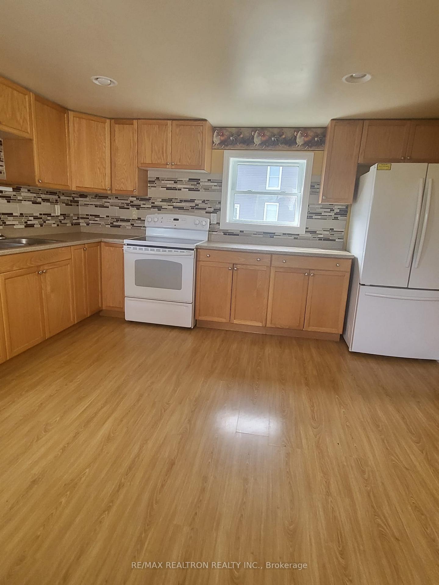 Photo 8 of 293 Ashley Street, Belleville, Thurlow Ward — HOMEH