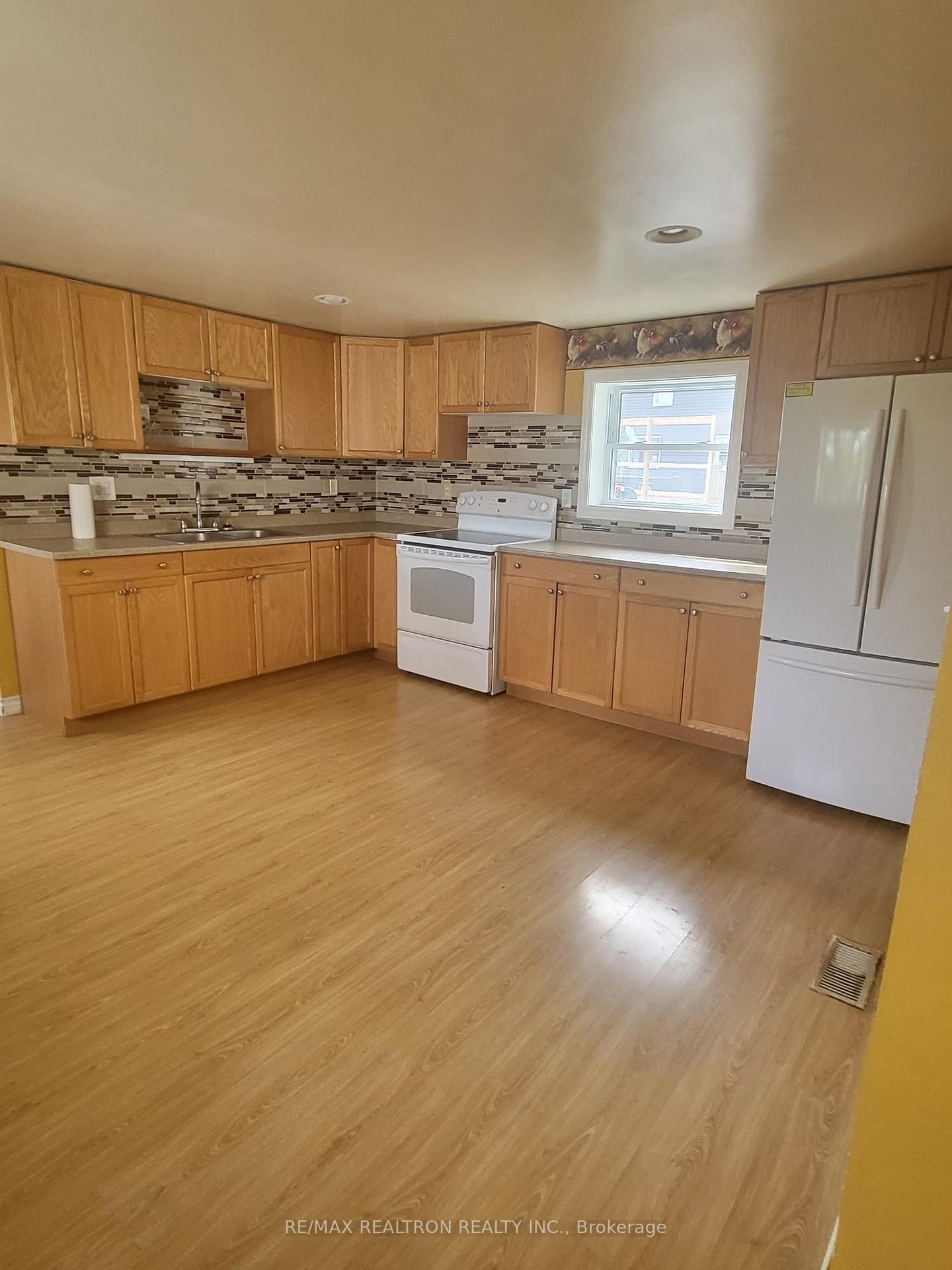 Photo 15 of 293 Ashley Street, Belleville, Thurlow Ward — HOMEH