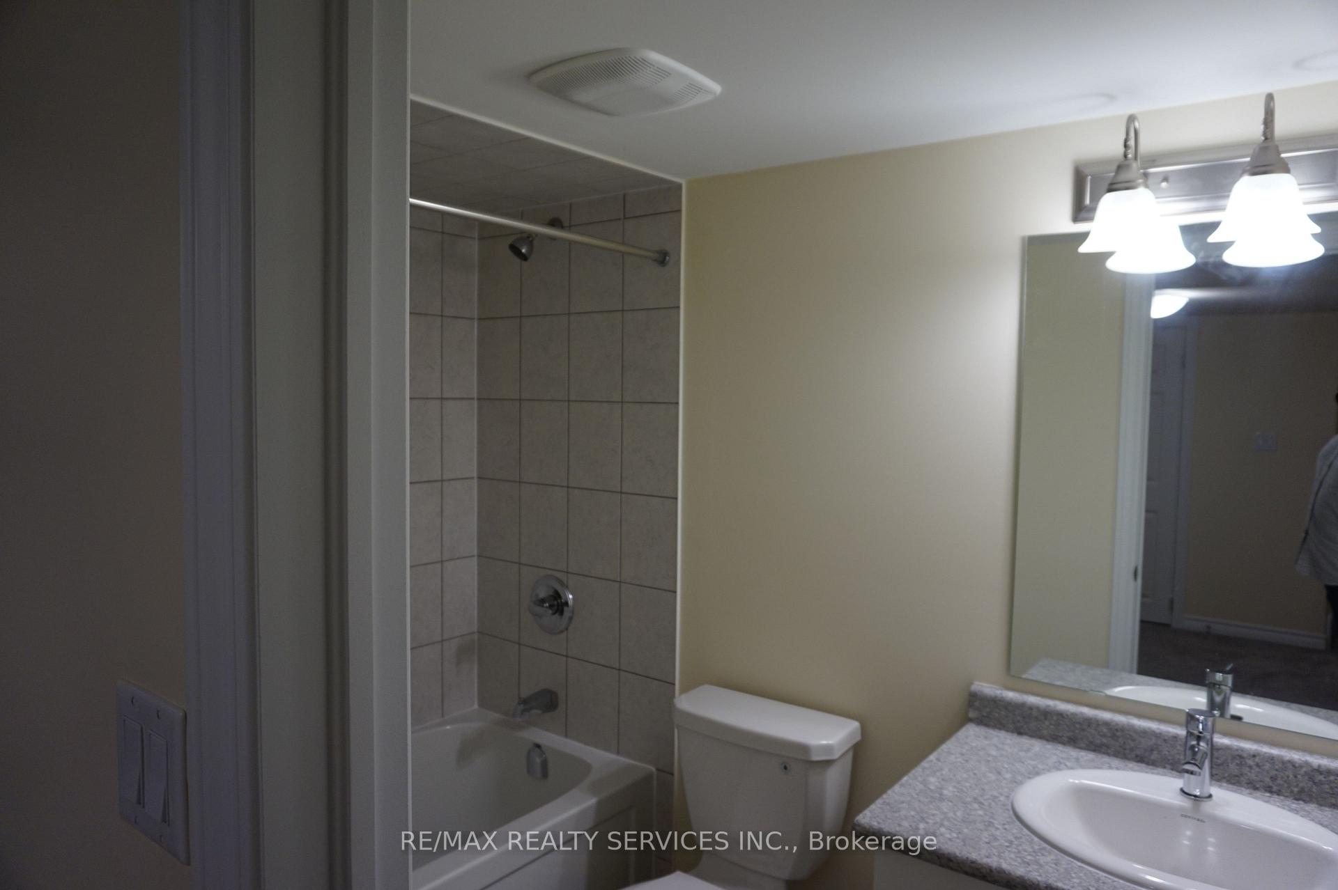Photo 4 of 38 Arthur Mclaughlin Street, Clarington, Bowmanville — HOMEH