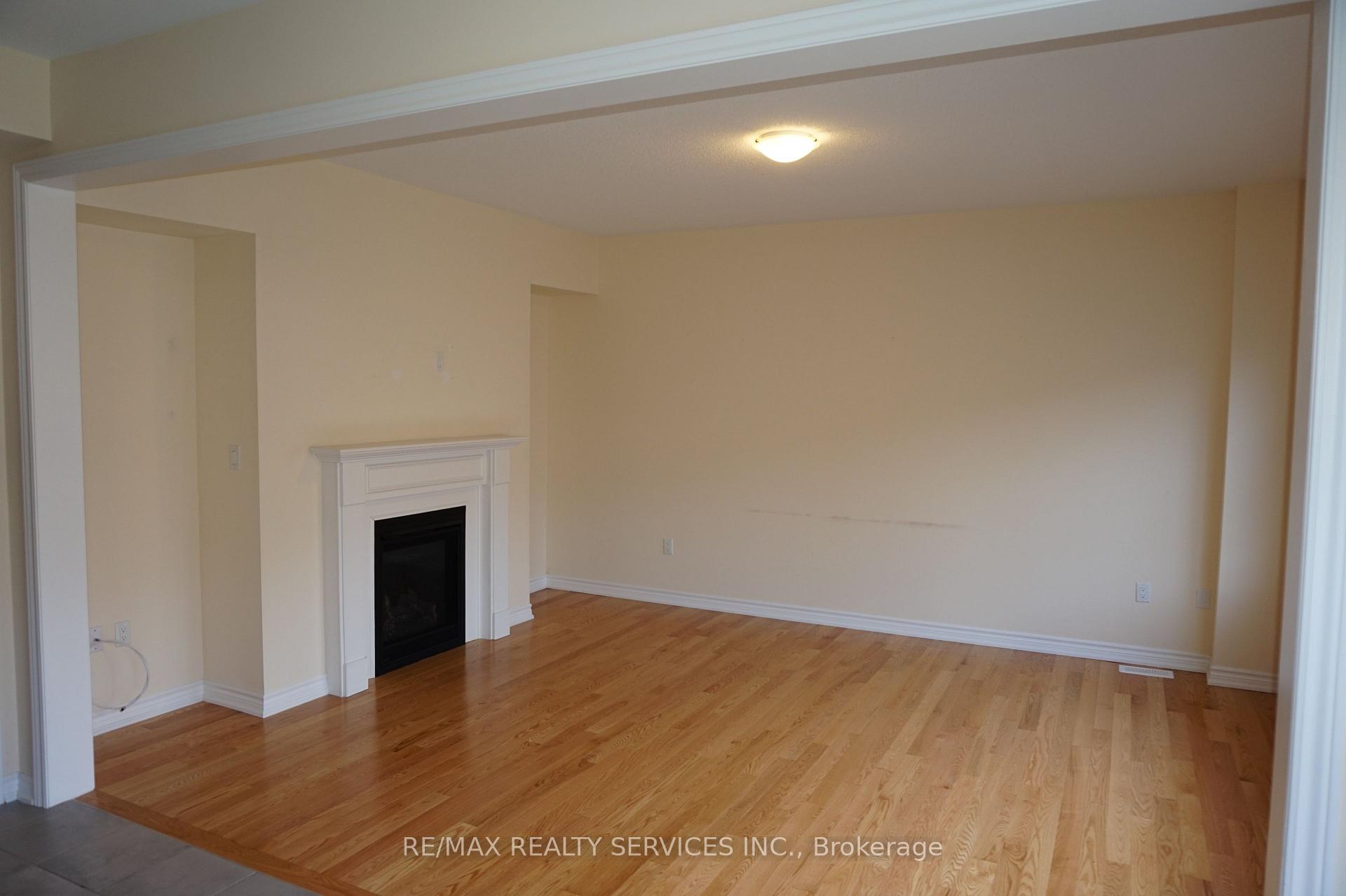 Photo 5 of 38 Arthur Mclaughlin Street, Clarington, Bowmanville — HOMEH