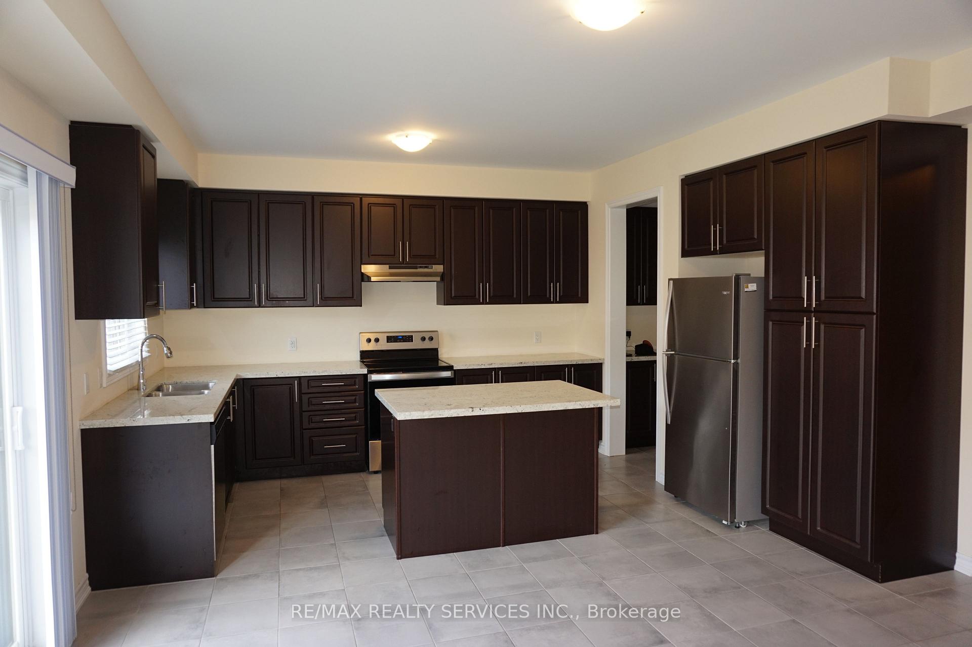 Photo 6 of 38 Arthur Mclaughlin Street, Clarington, Bowmanville — HOMEH