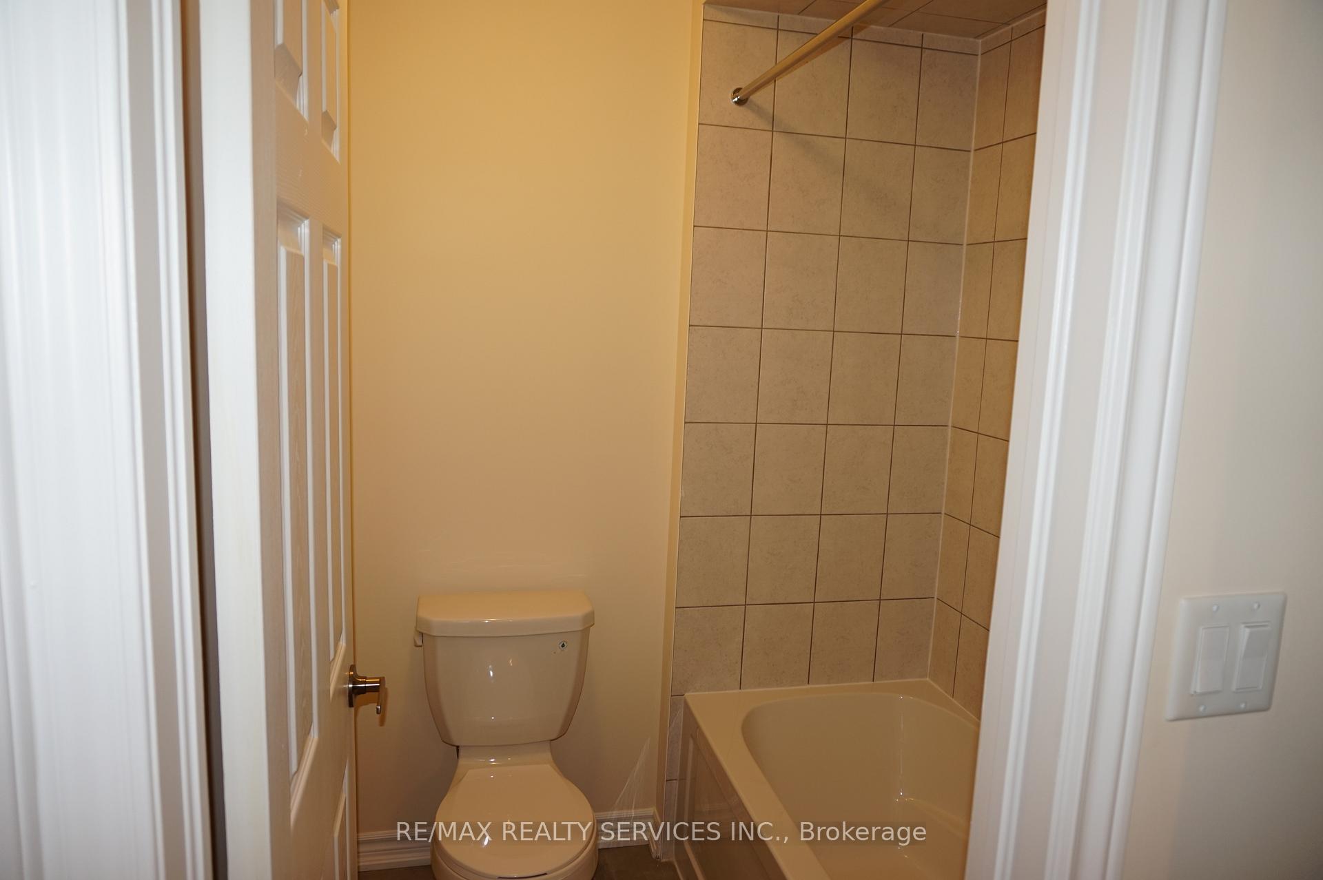 Photo 16 of 38 Arthur Mclaughlin Street, Clarington, Bowmanville — HOMEH