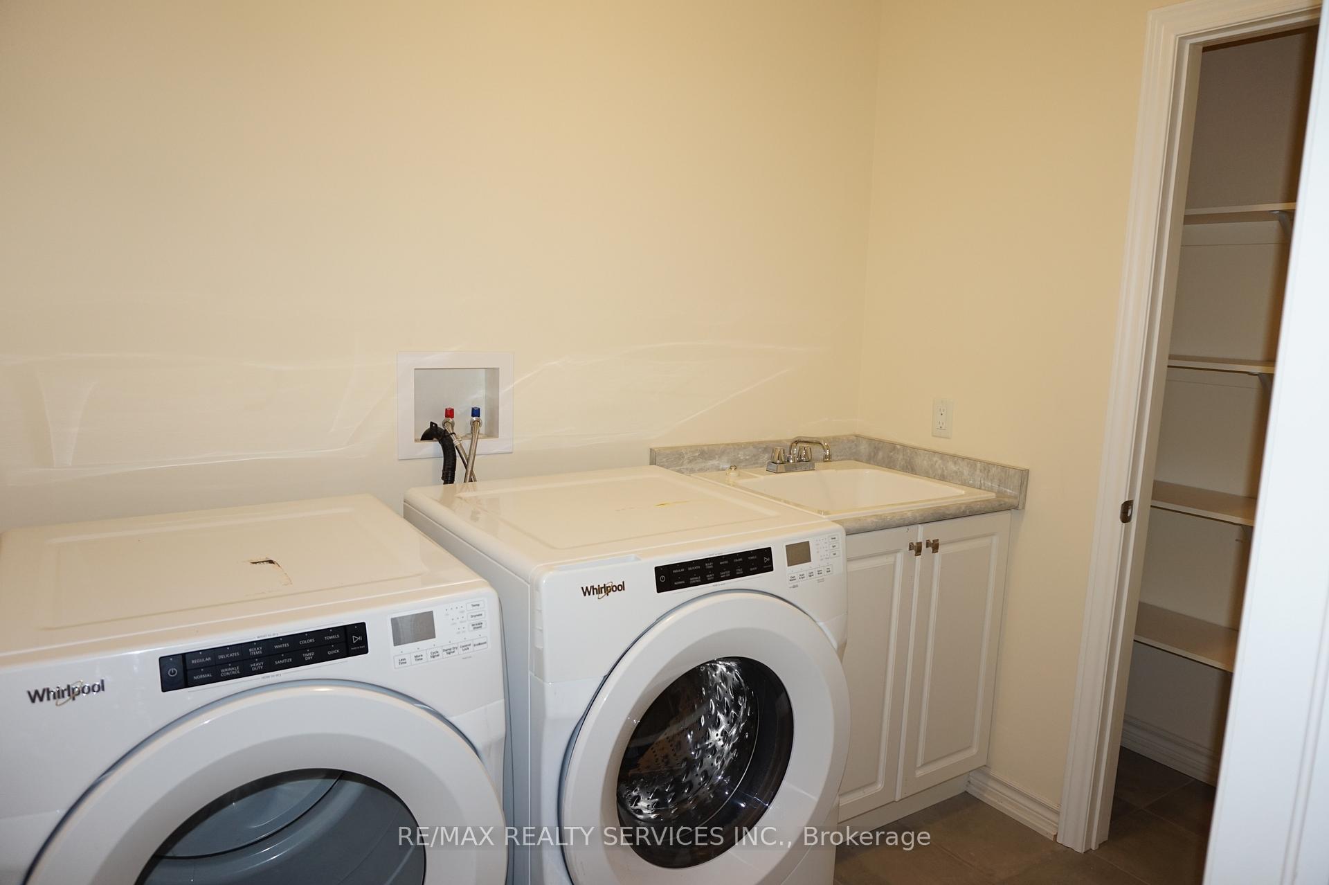Photo 17 of 38 Arthur Mclaughlin Street, Clarington, Bowmanville — HOMEH