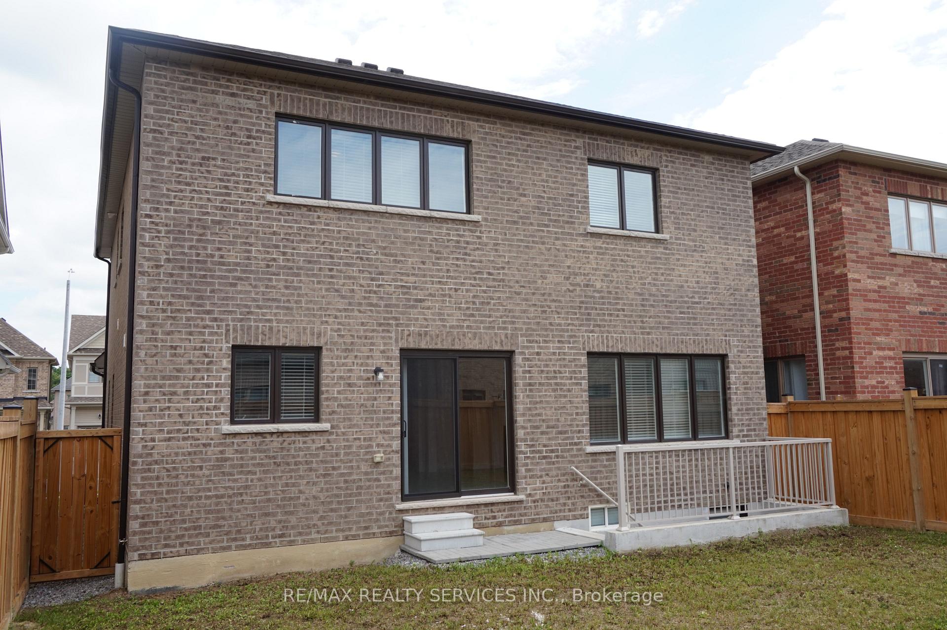 Photo 21 of 38 Arthur Mclaughlin Street, Clarington, Bowmanville — HOMEH
