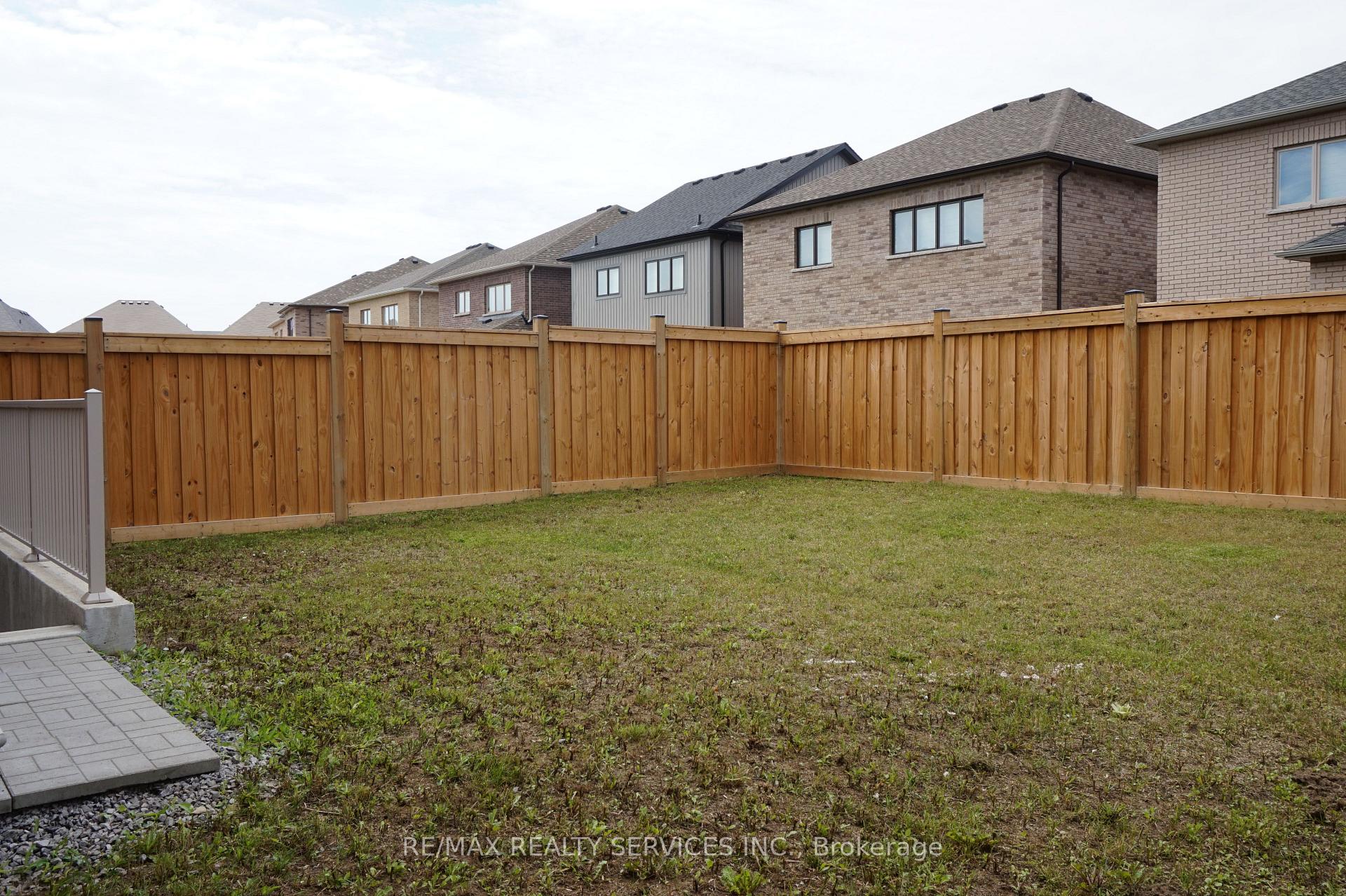 Photo 22 of 38 Arthur Mclaughlin Street, Clarington, Bowmanville — HOMEH