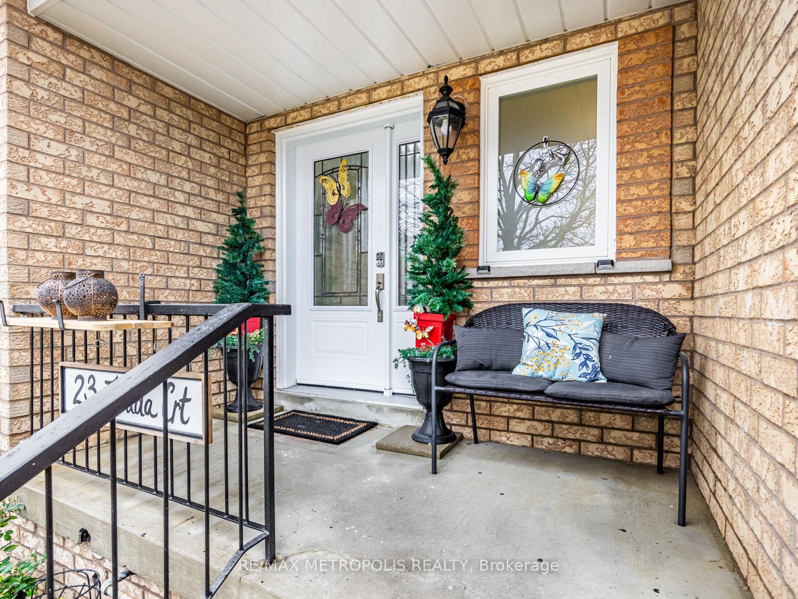 Photo 3 of 23 Torada Court, Brampton, Snelgrove — HOMEH