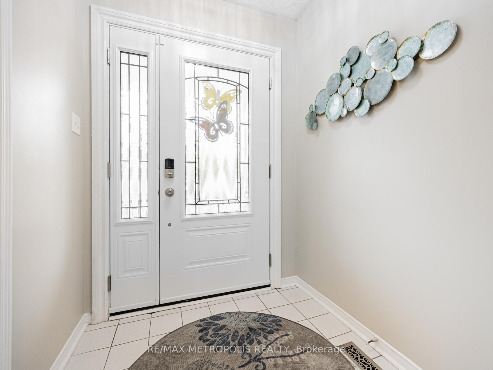 Photo 4 of 23 Torada Court, Brampton, Snelgrove — HOMEH