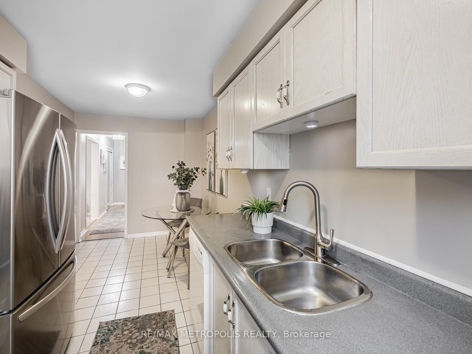 Photo 13 of 23 Torada Court, Brampton, Snelgrove — HOMEH