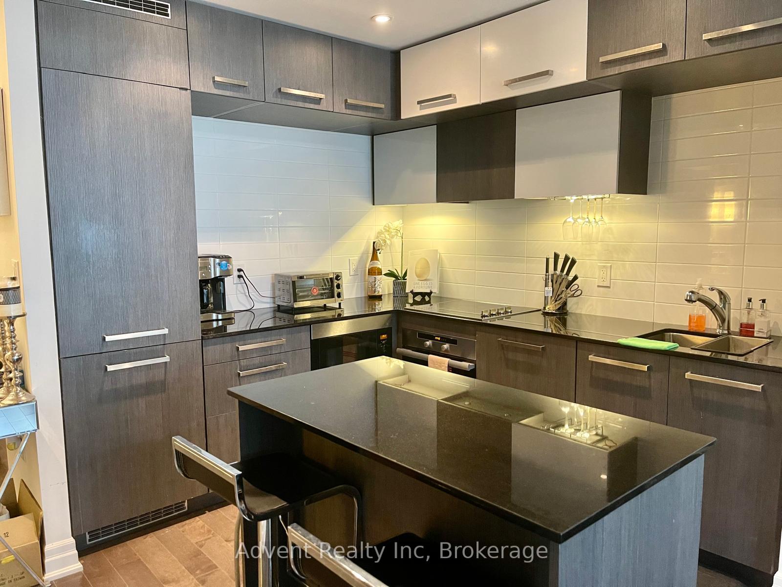 Photo 2 of Unit 1701, 8 The Esplanade, Toronto, Waterfront Communities — HOMEH